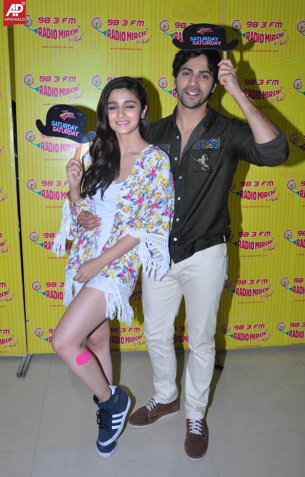 Humpty Sharma Ki Dhulhania Movie Team At Radio Mirchi 98.3