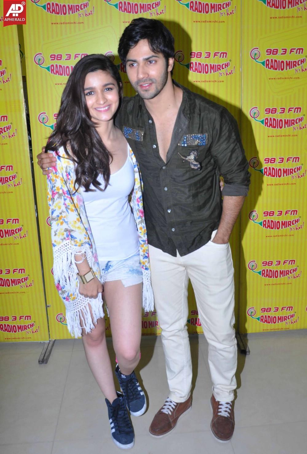 Humpty Sharma Ki Dhulhania Movie Team At Radio Mirchi 98.3