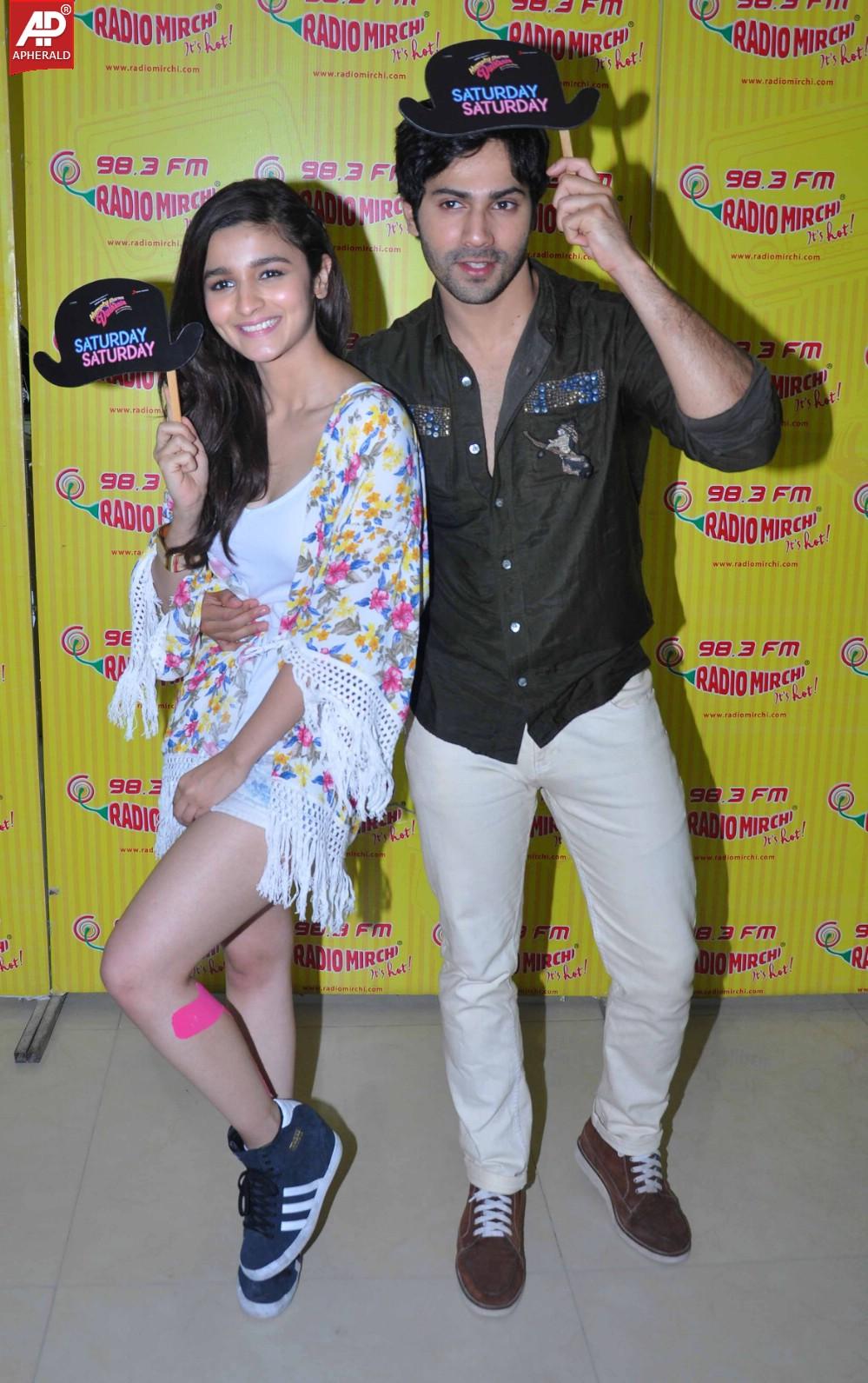 Humpty Sharma Ki Dhulhania Movie Team At Radio Mirchi 98.3