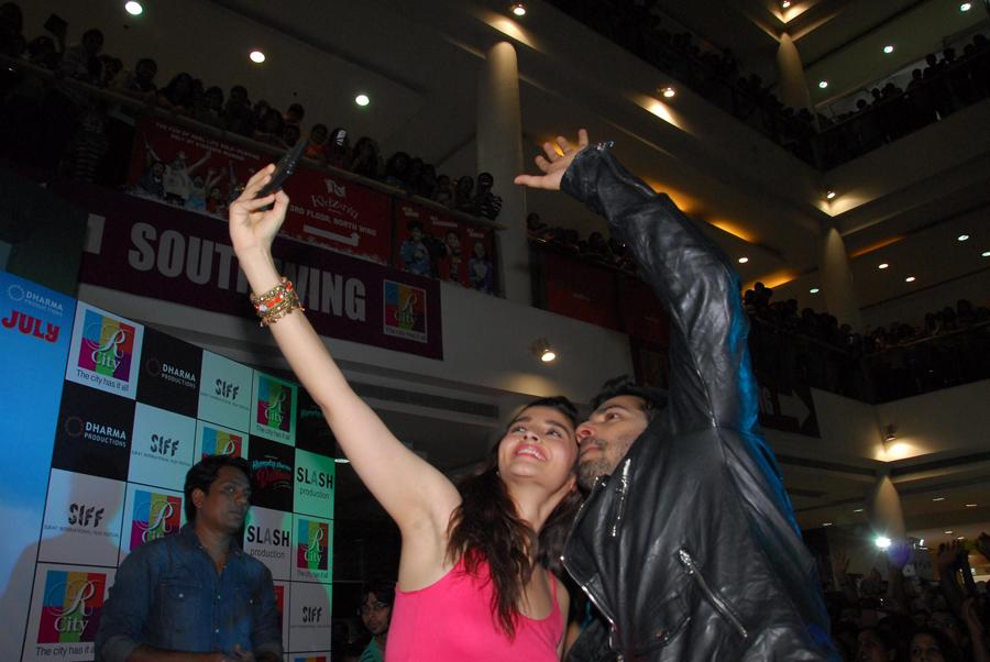 Humpty Sharma Ki Dulhania Movie Promotion At R City Mall