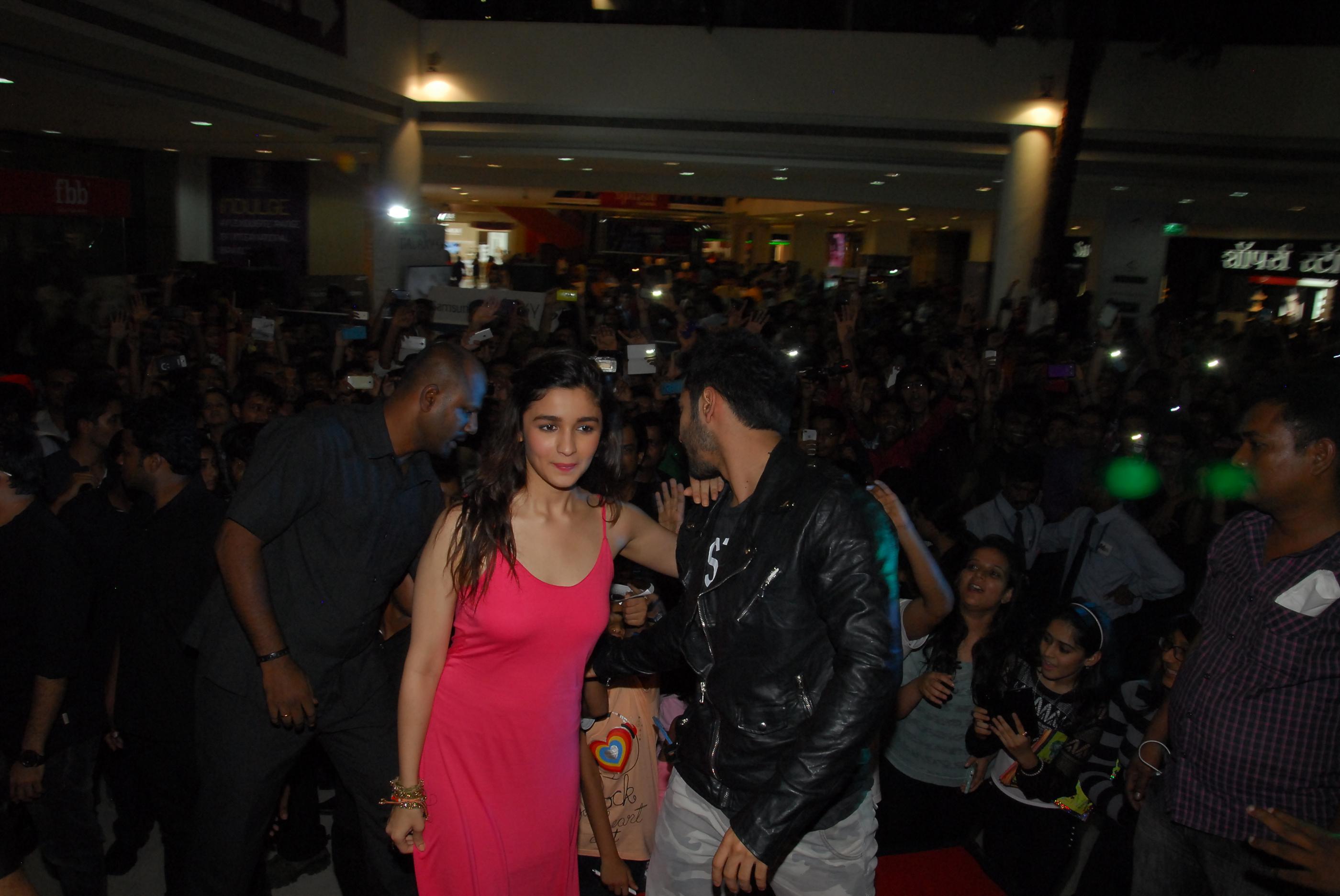 Humpty Sharma Ki Dulhania Movie Promotion At R City Mall