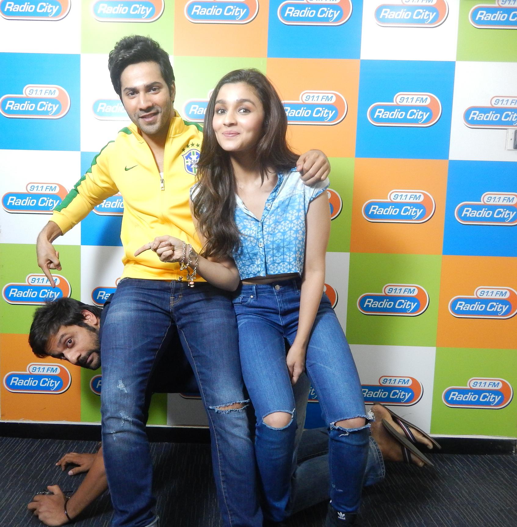 Humpty Sharma Ki Dulhania Movie Team At Radio City FM