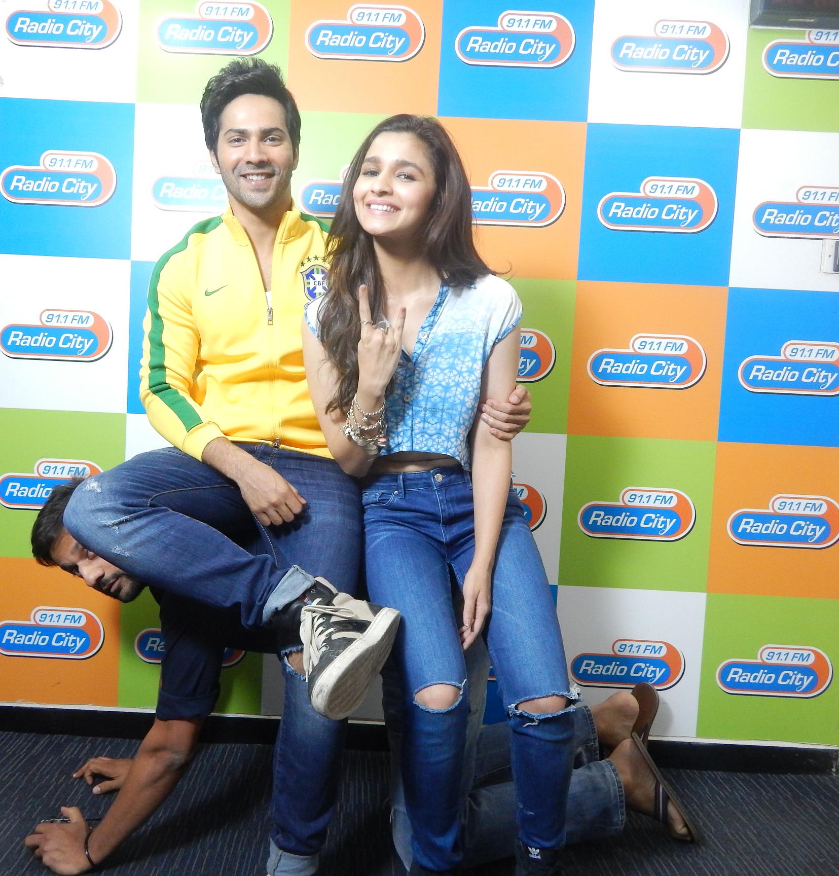 Humpty Sharma Ki Dulhania Movie Team At Radio City FM