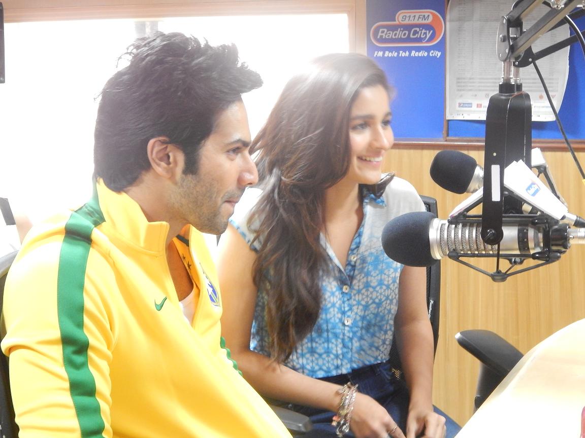 Humpty Sharma Ki Dulhania Movie Team At Radio City FM