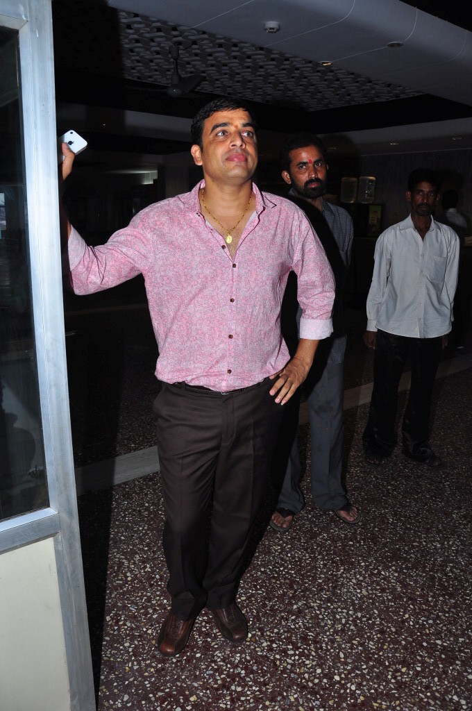 Iddarammayilatho Theatre Coverage