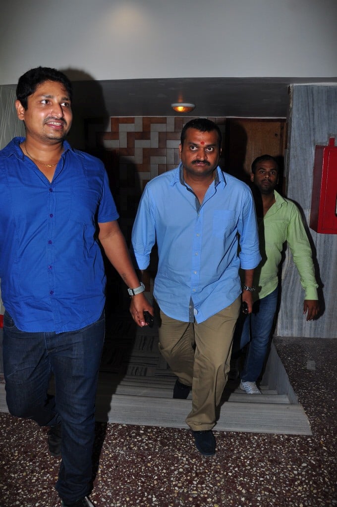 Iddarammayilatho Theatre Coverage