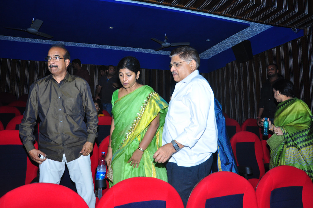 Iddarammayilatho Theatre Coverage