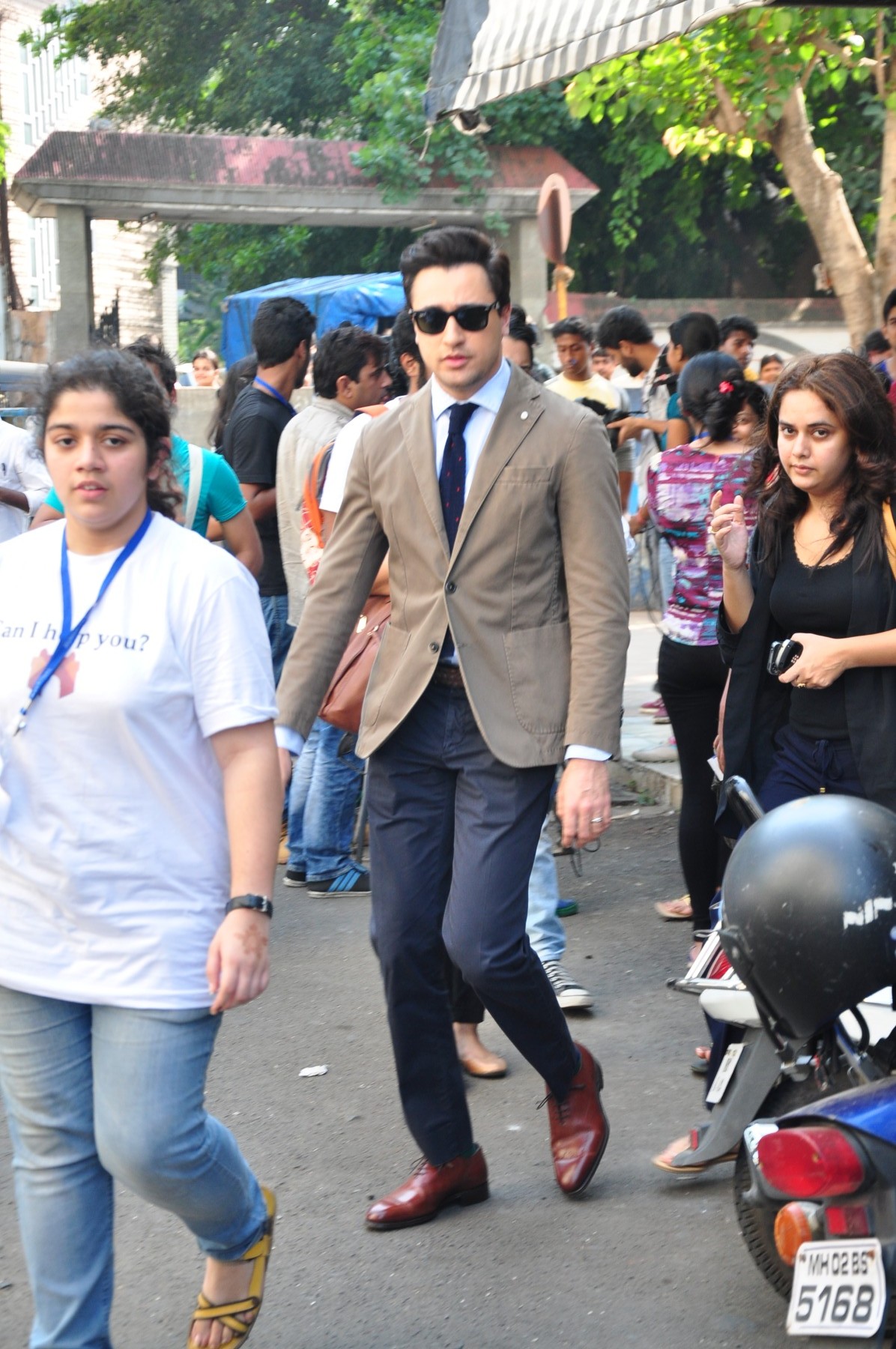 Imran Khan and Deepika Padukone at 16th Mumbai Film Festival