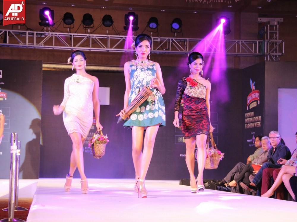 Indian Models Ramp Walk at CIFW Day Photos