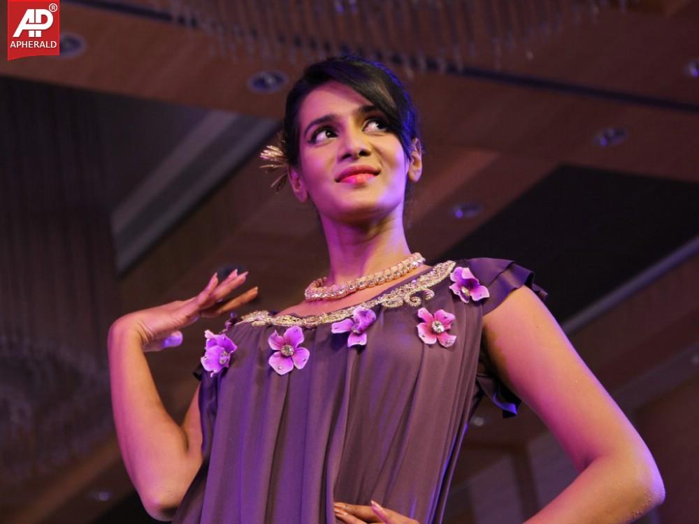 Indian Models Ramp Walk at CIFW Day Photos