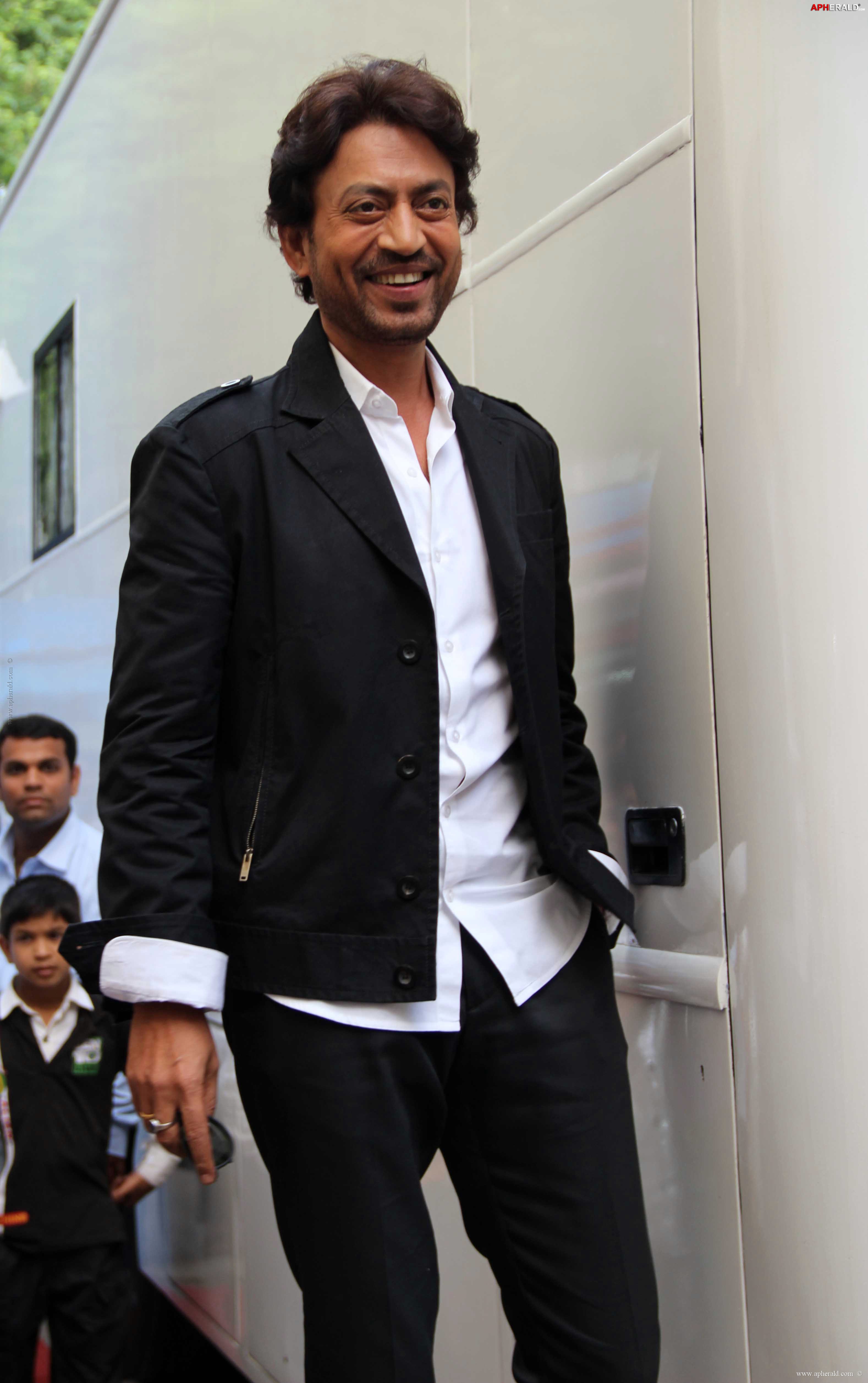 Irfan Khan Promotes Lunch Box at JDJ Sets
