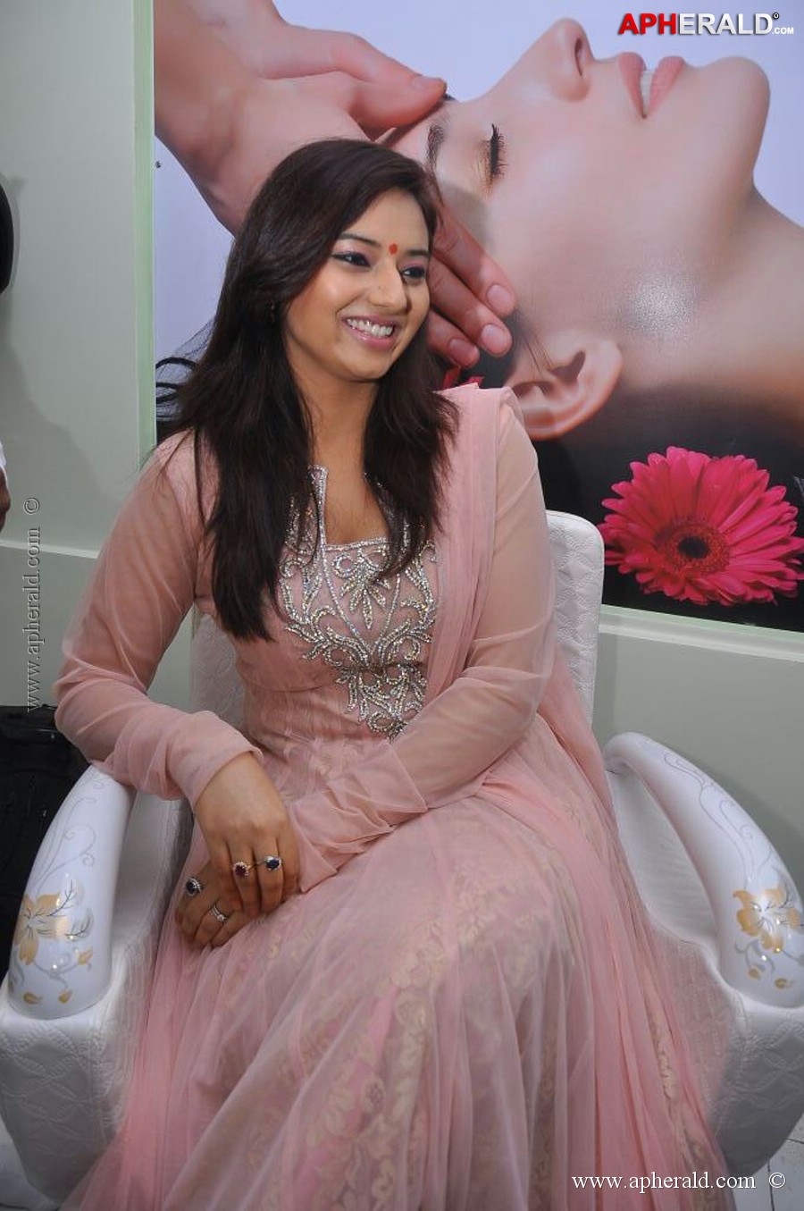 Isha Chawla at De Charms Spa n Salon Launch