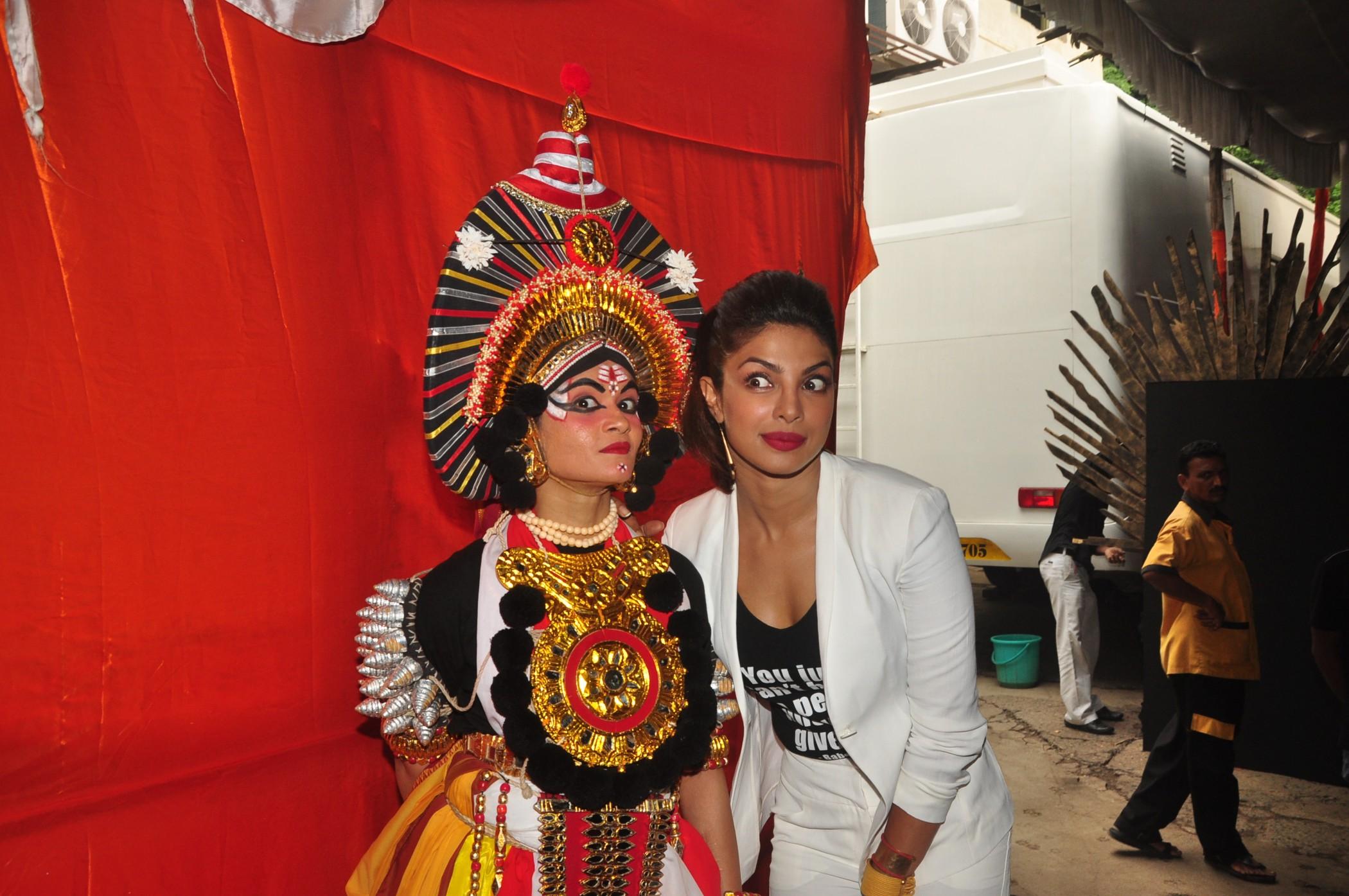 Priyanka Chopra At Jhalak Dikhhla Jaa 7 For Mary Kom Promotion