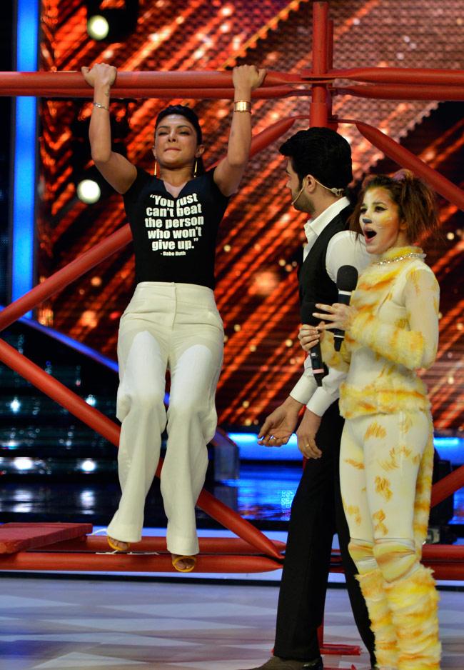 Priyanka Chopra At Jhalak Dikhhla Jaa 7 For Mary Kom Promotion