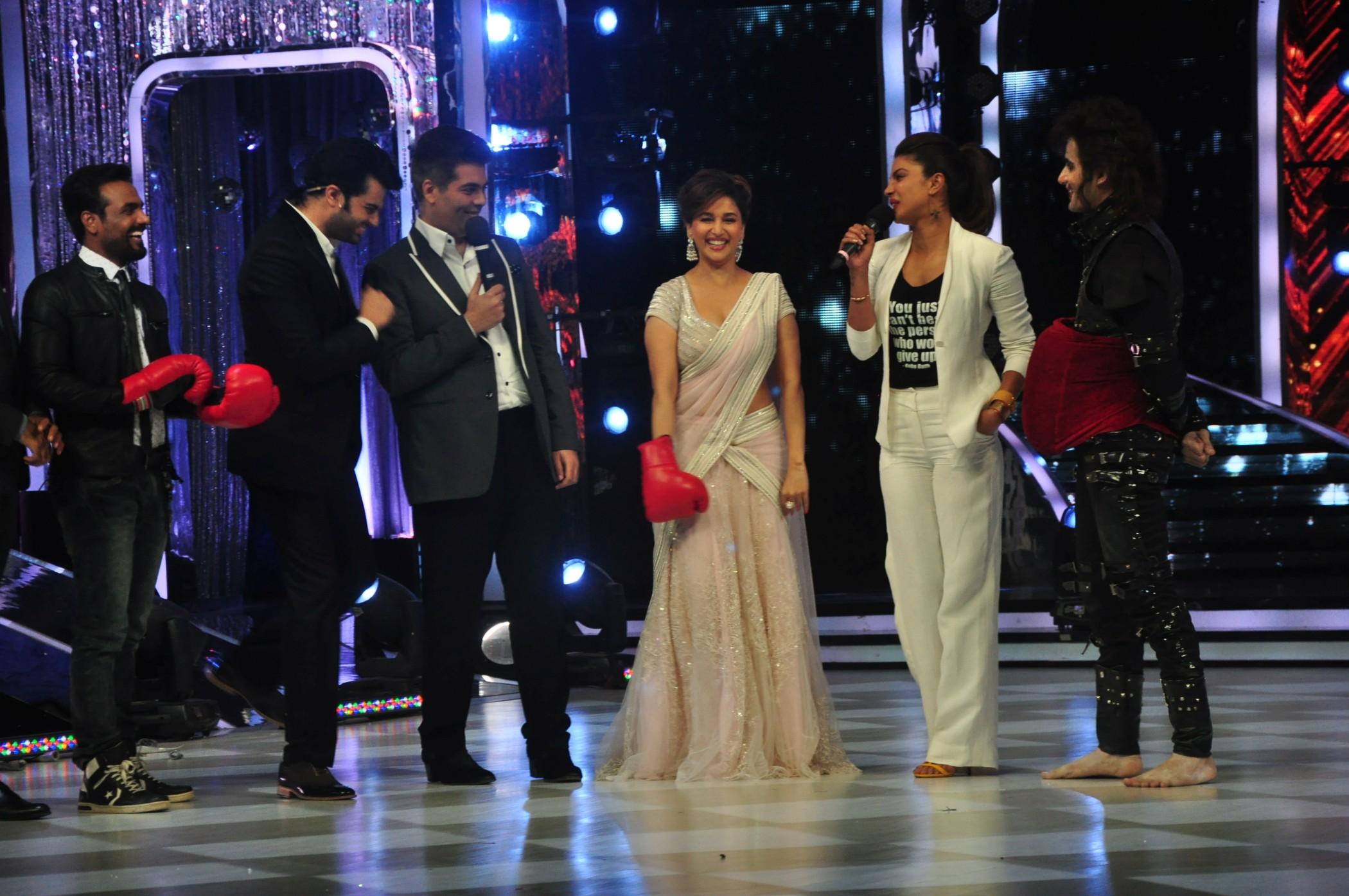 Priyanka Chopra At Jhalak Dikhhla Jaa 7 For Mary Kom Promotion