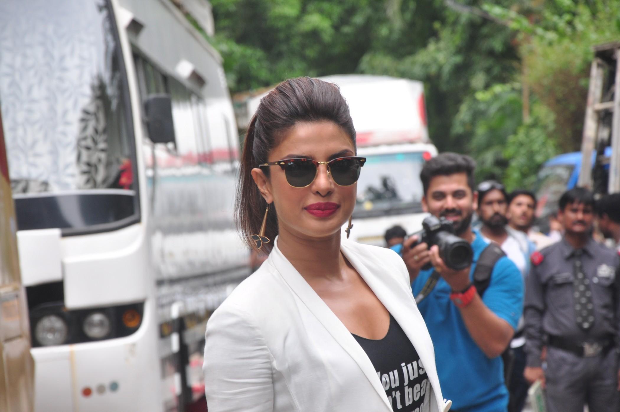 Priyanka Chopra At Jhalak Dikhhla Jaa 7 For Mary Kom Promotion