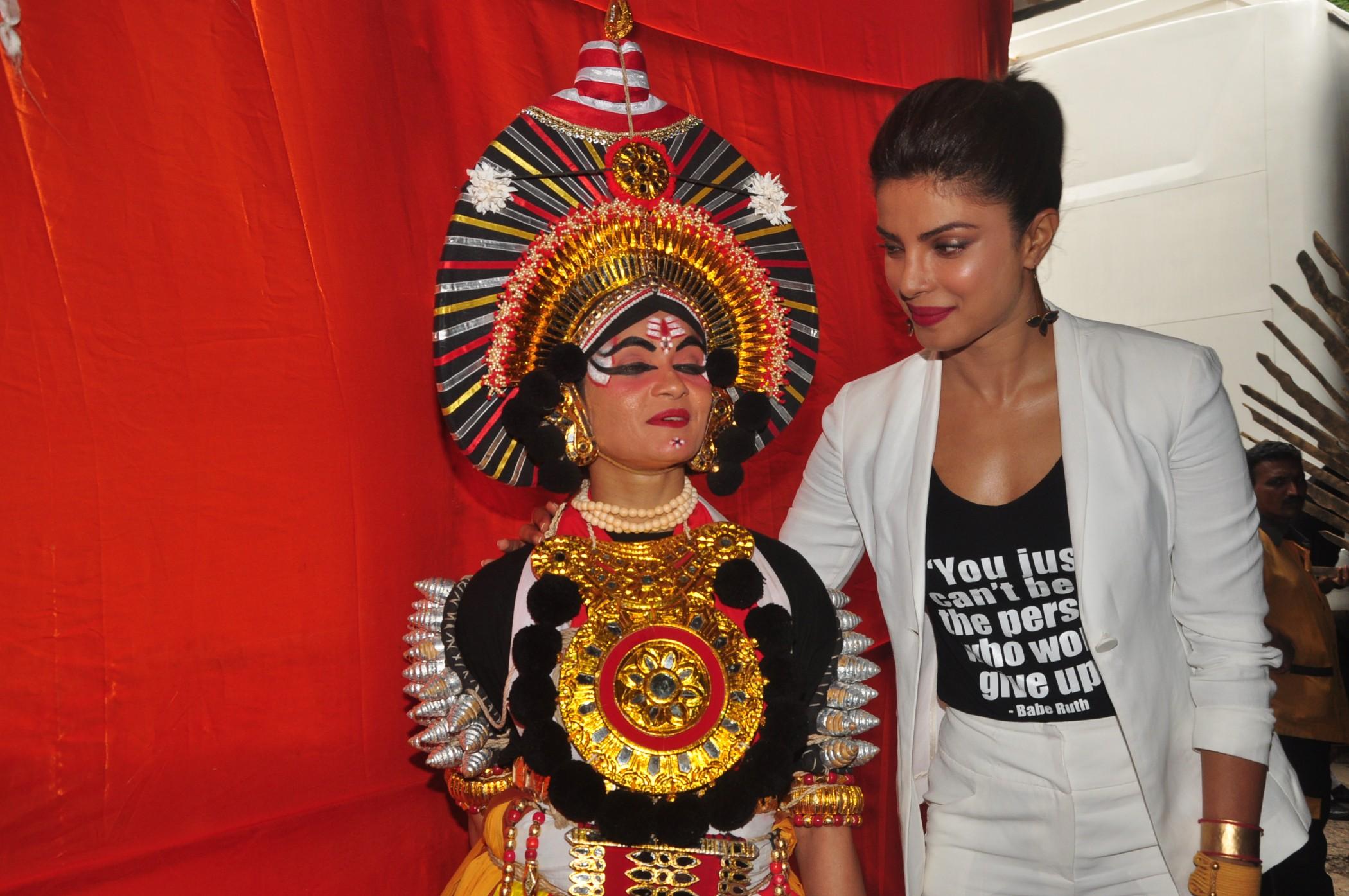 Priyanka Chopra At Jhalak Dikhhla Jaa 7 For Mary Kom Promotion