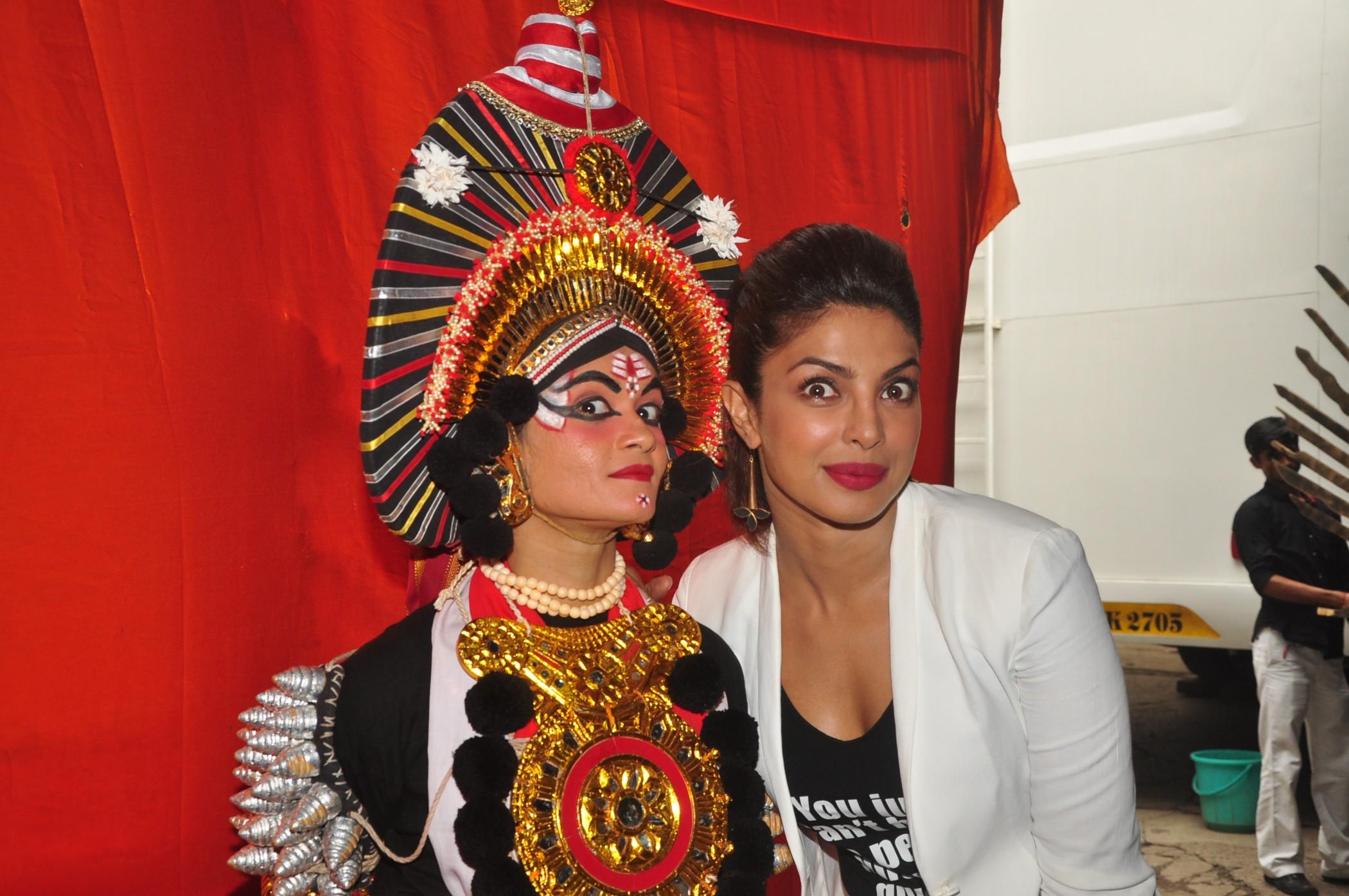 Priyanka Chopra At Jhalak Dikhhla Jaa 7 For Mary Kom Promotion