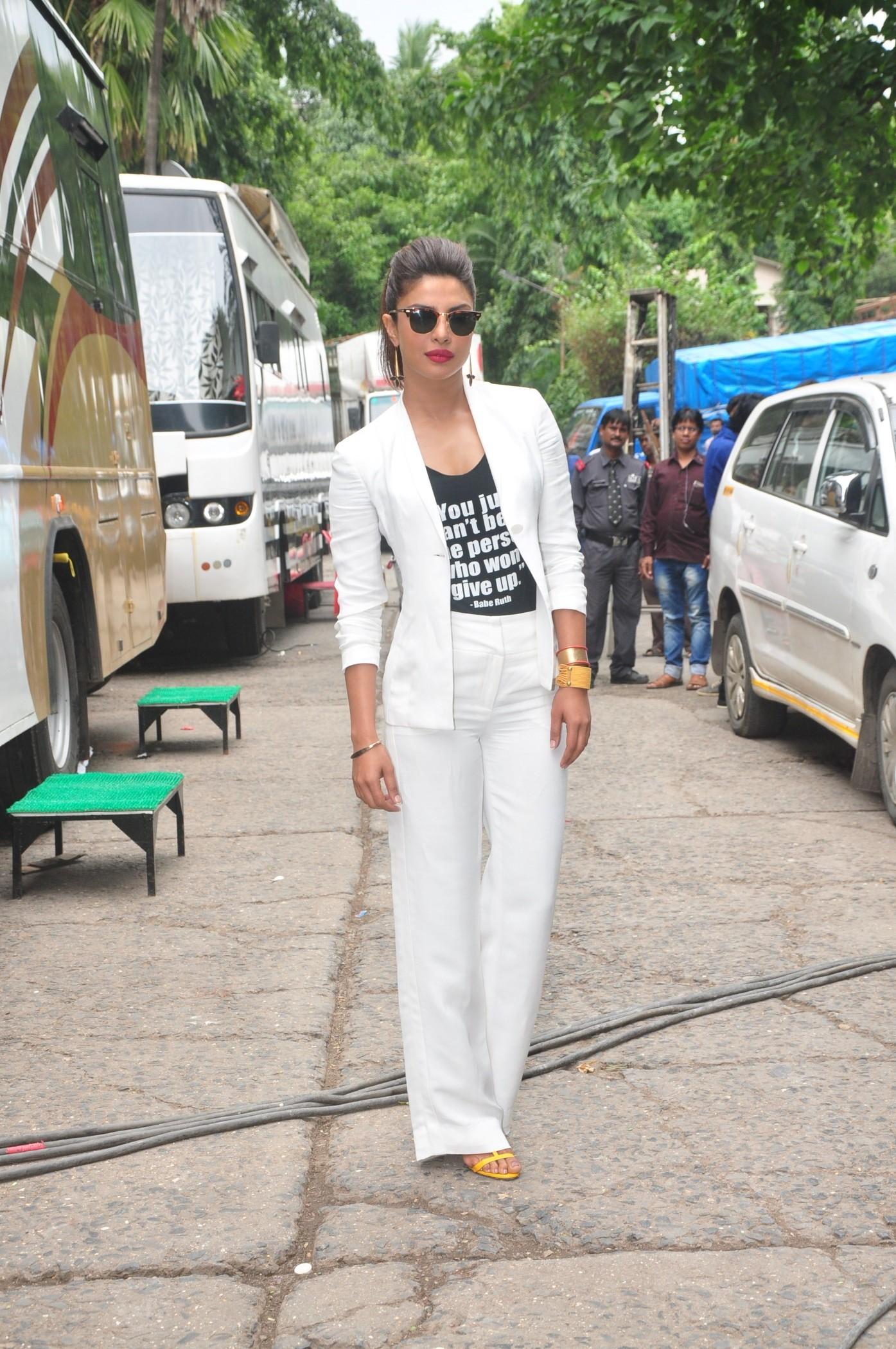 Priyanka Chopra At Jhalak Dikhhla Jaa 7 For Mary Kom Promotion