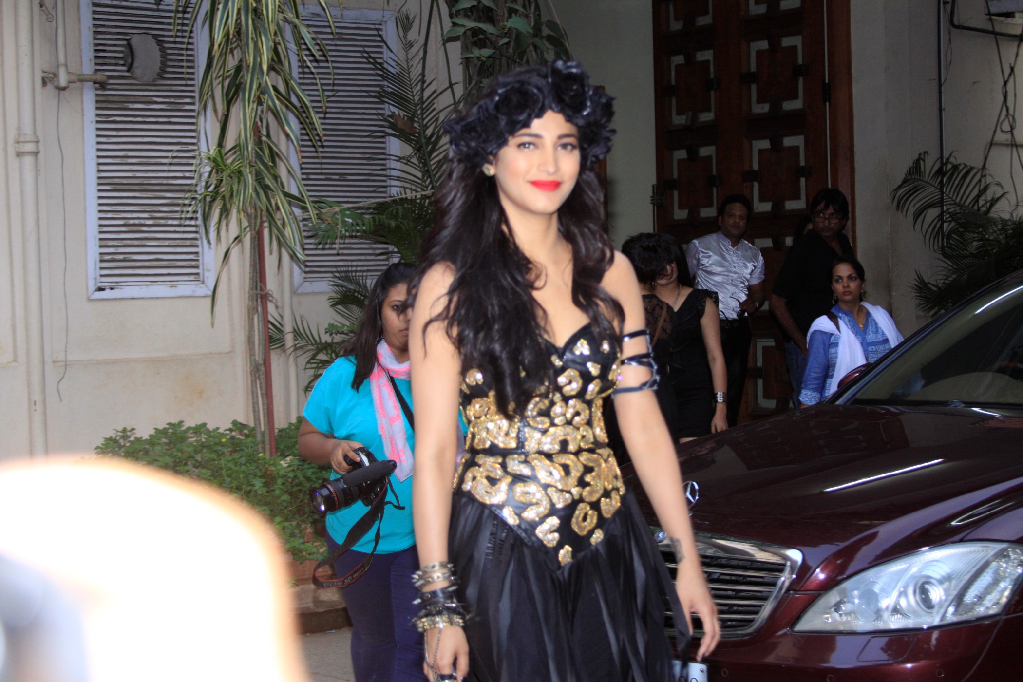 John Abraham Shruthi Hassan on sets