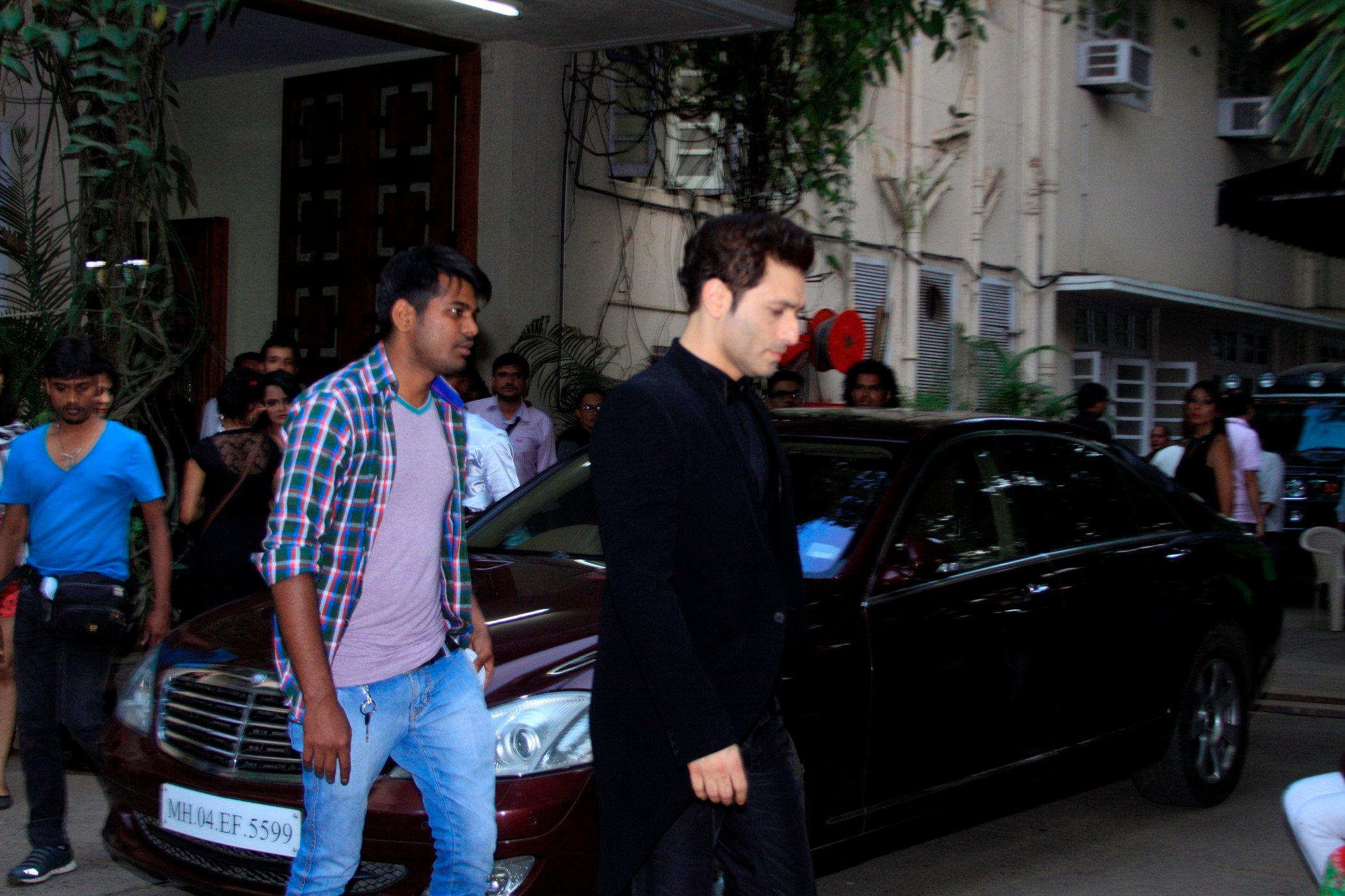 John Abraham Shruthi Hassan on sets