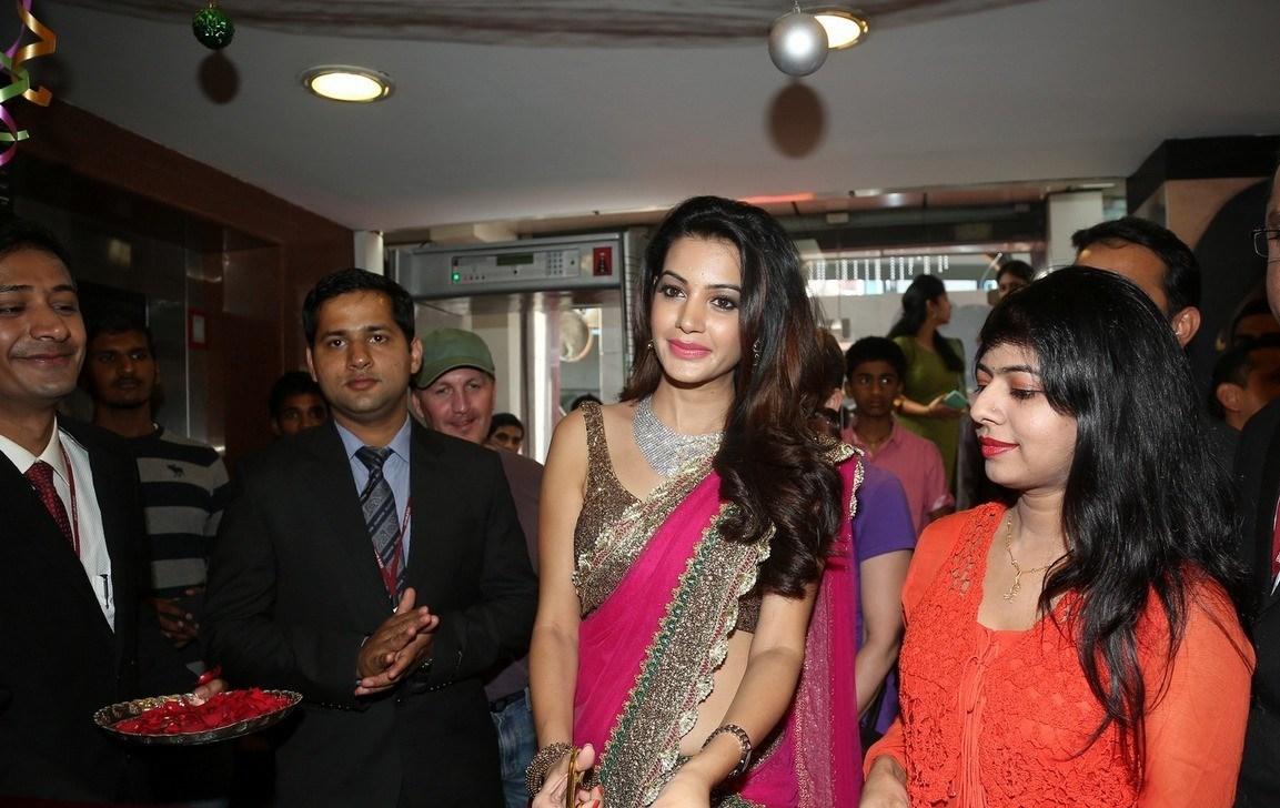 Joyalukkas International Jewellery Show Photos