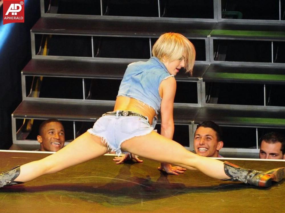 Julianne Performs at  Move Live On Tour 