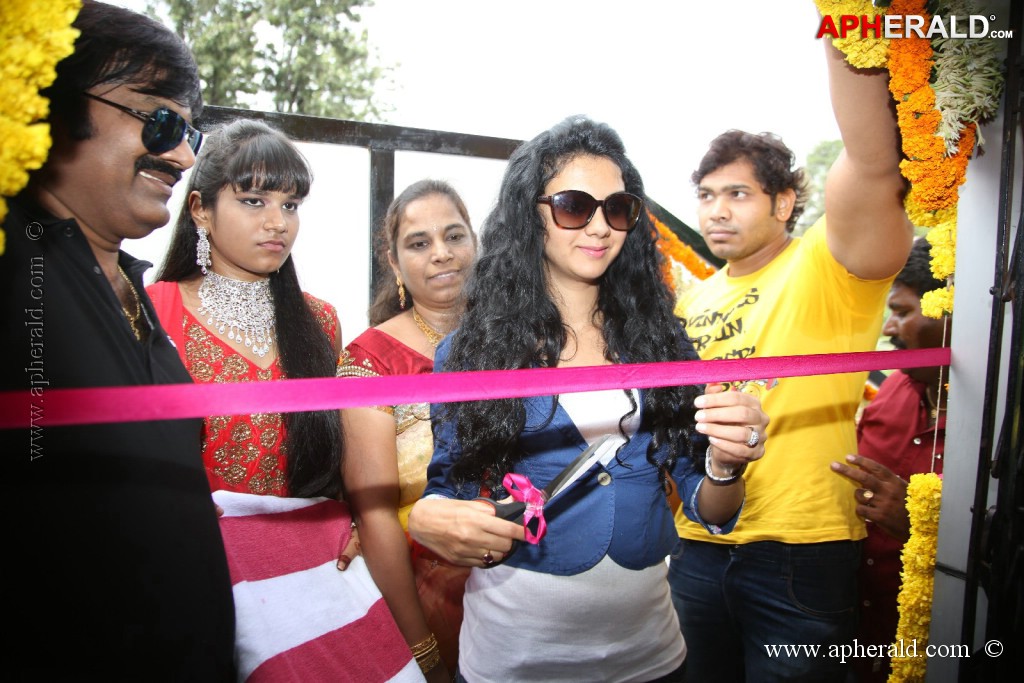 Kamna Jethmalani at Naveena Clinic Opening