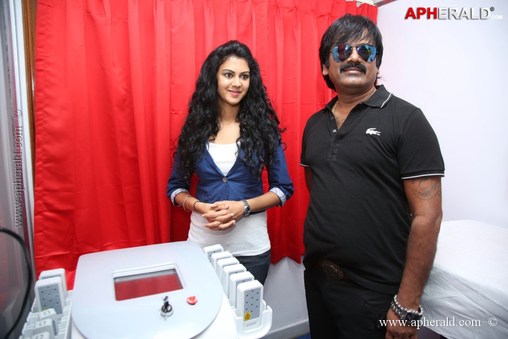 Kamna Jethmalani at Naveena Clinic Opening