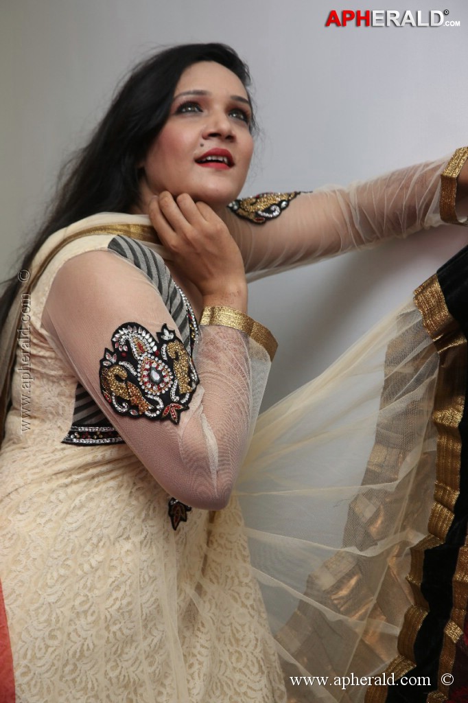 Kamna Jethmalani at Naveena Clinic Opening