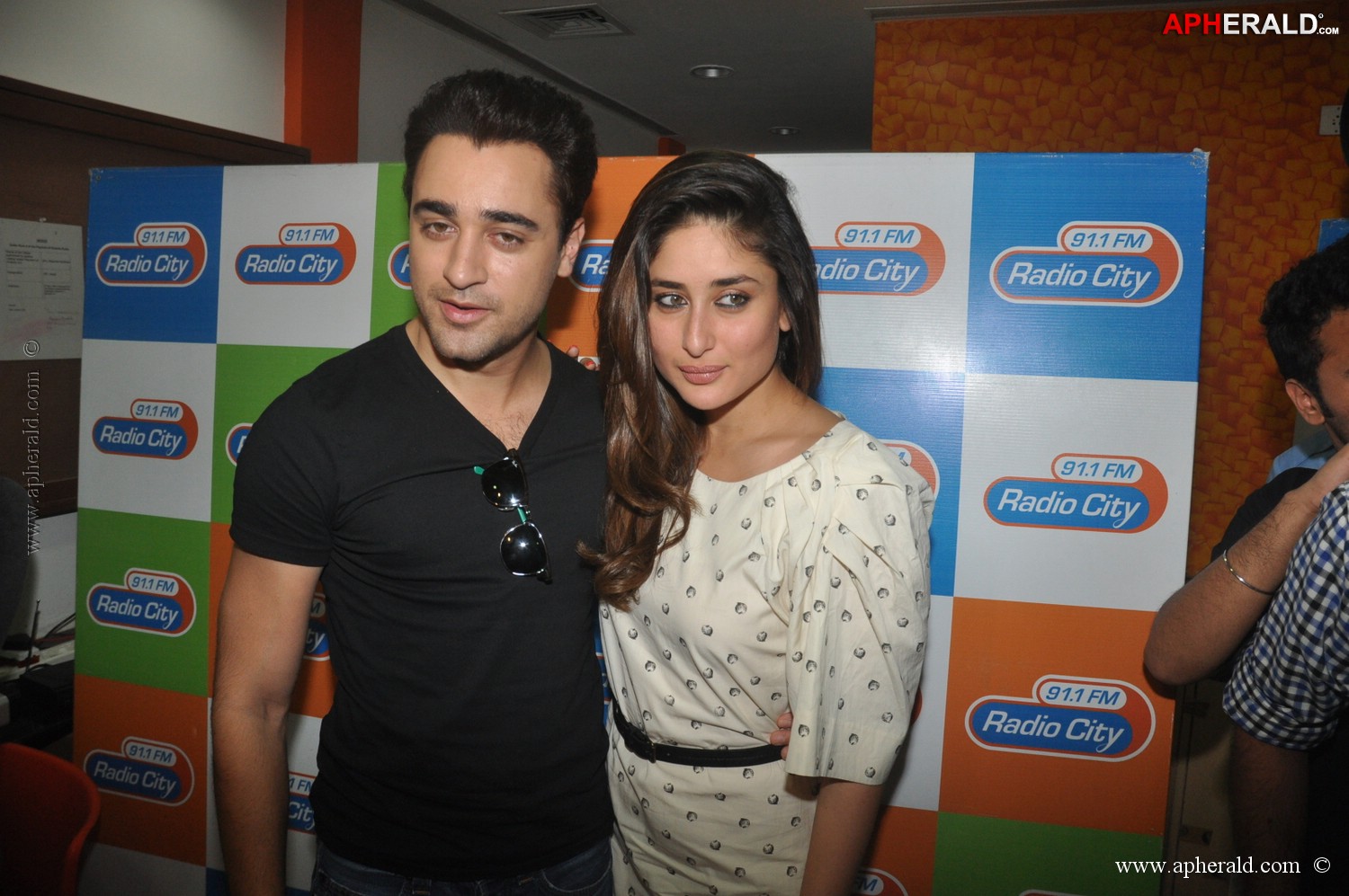 Kareena Kapoor n Imran Khan at Radio City 