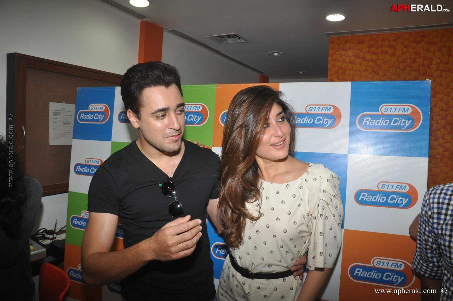 Kareena Kapoor n Imran Khan at Radio City 