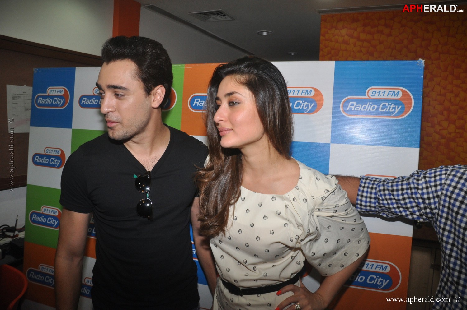 Kareena Kapoor n Imran Khan at Radio City 