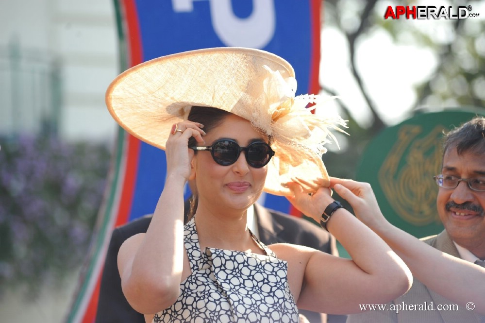 Kareena Kapoor at the MID DAY TROPHY