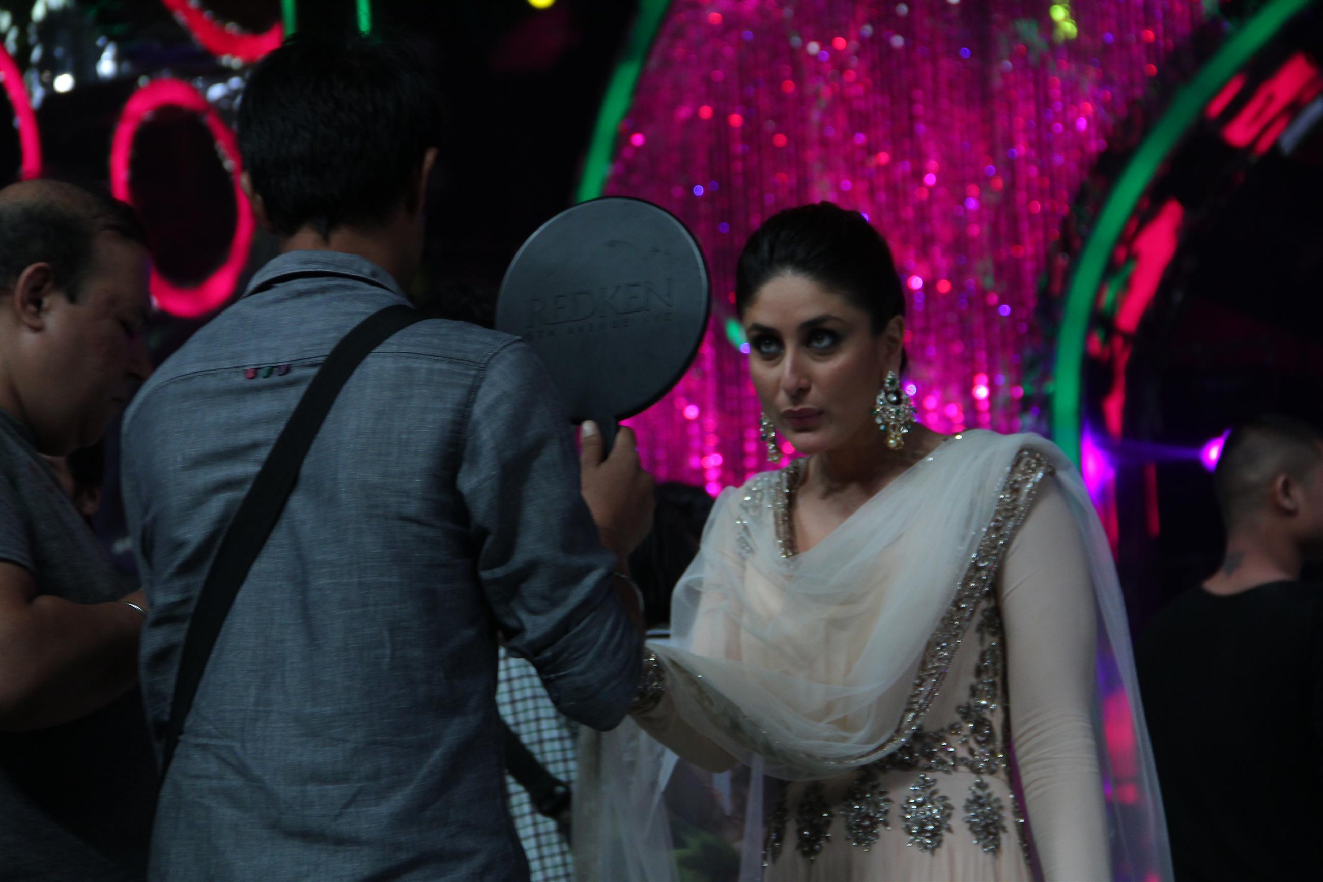 Kareena Kapoor Promotes Singham Returns