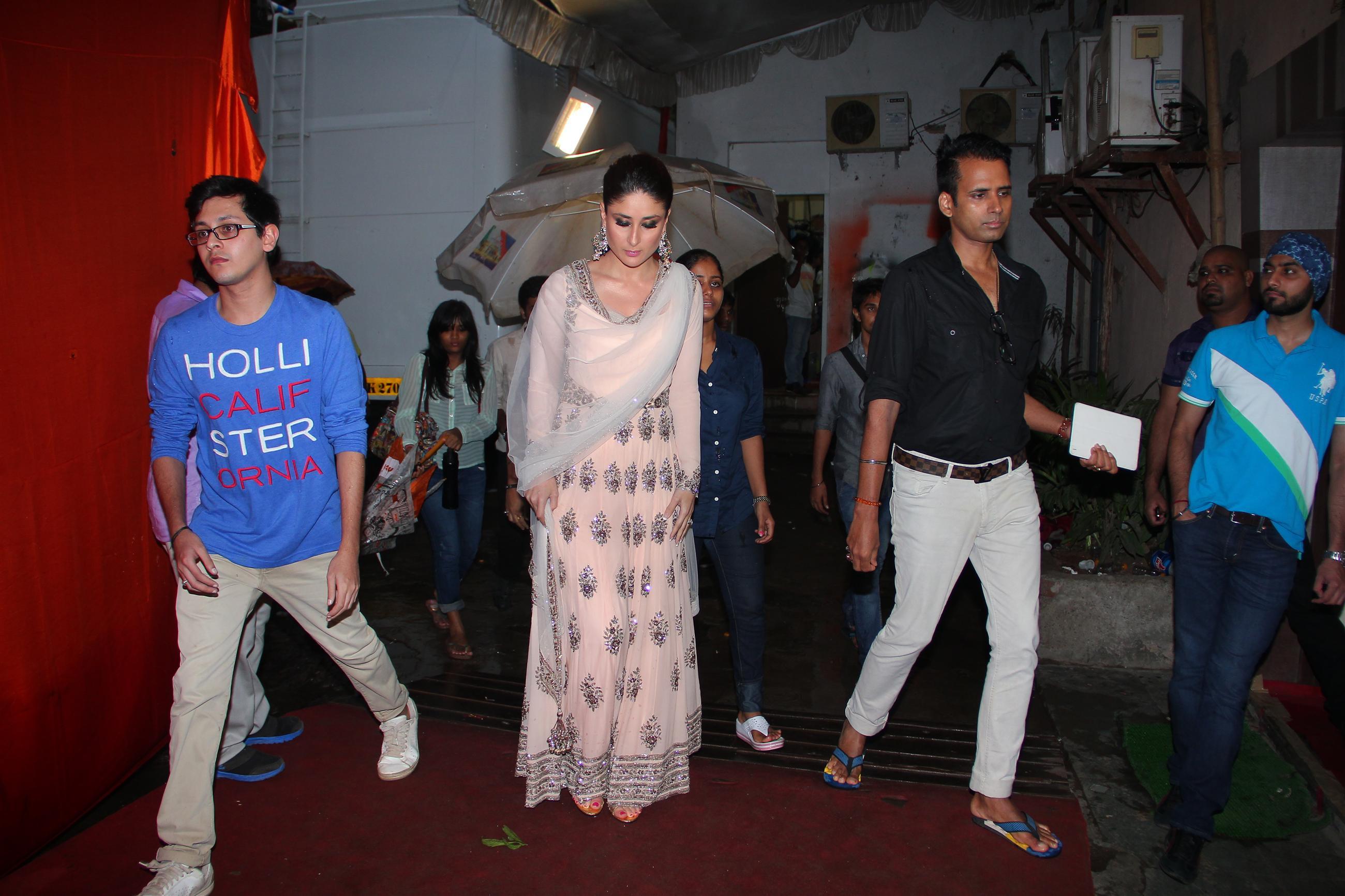 Kareena Kapoor Promotes Singham Returns