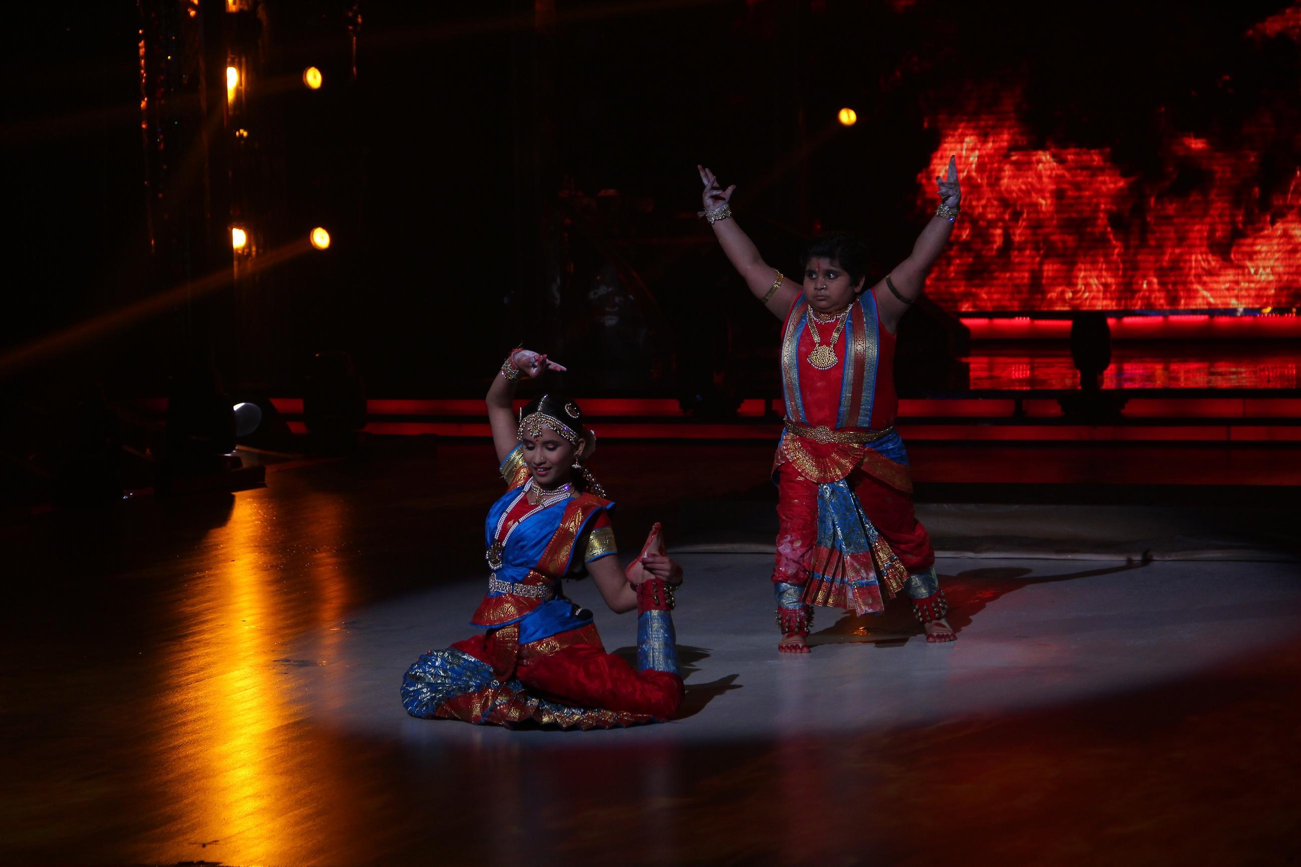 Kareena Kapoor Promotes Singham Returns