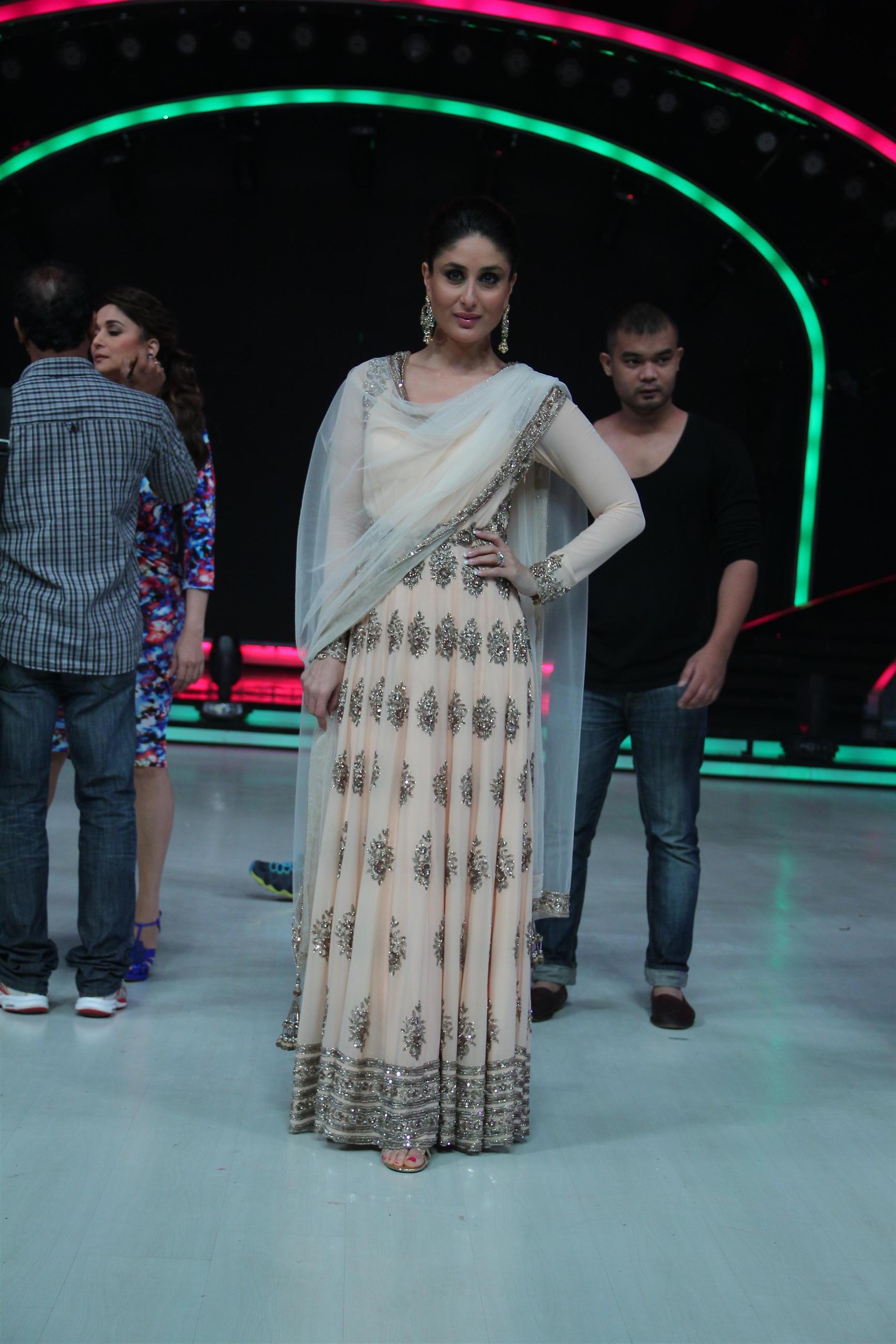 Kareena Kapoor Promotes Singham Returns