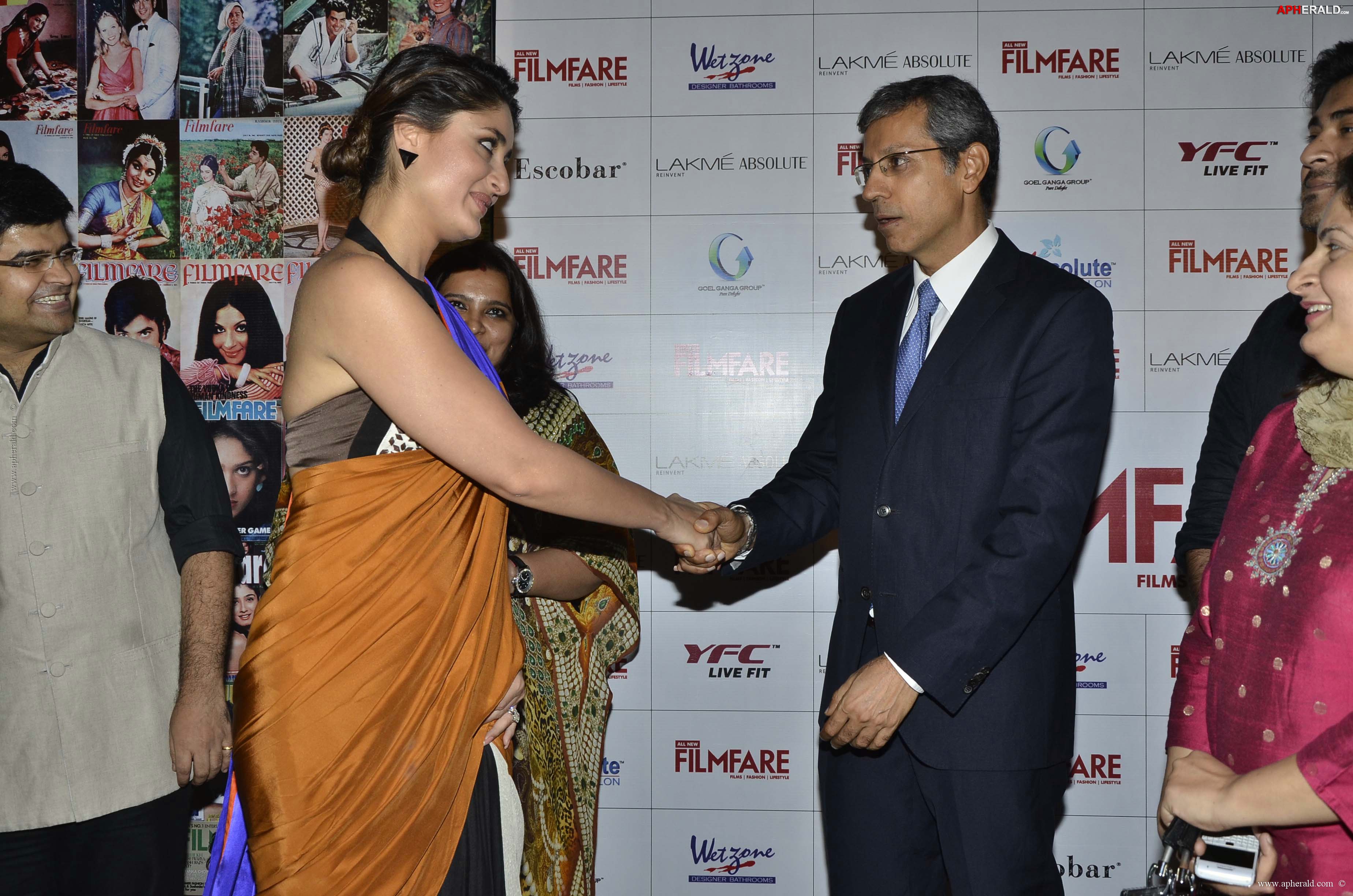 Kareena launches Filmfare makeover issue