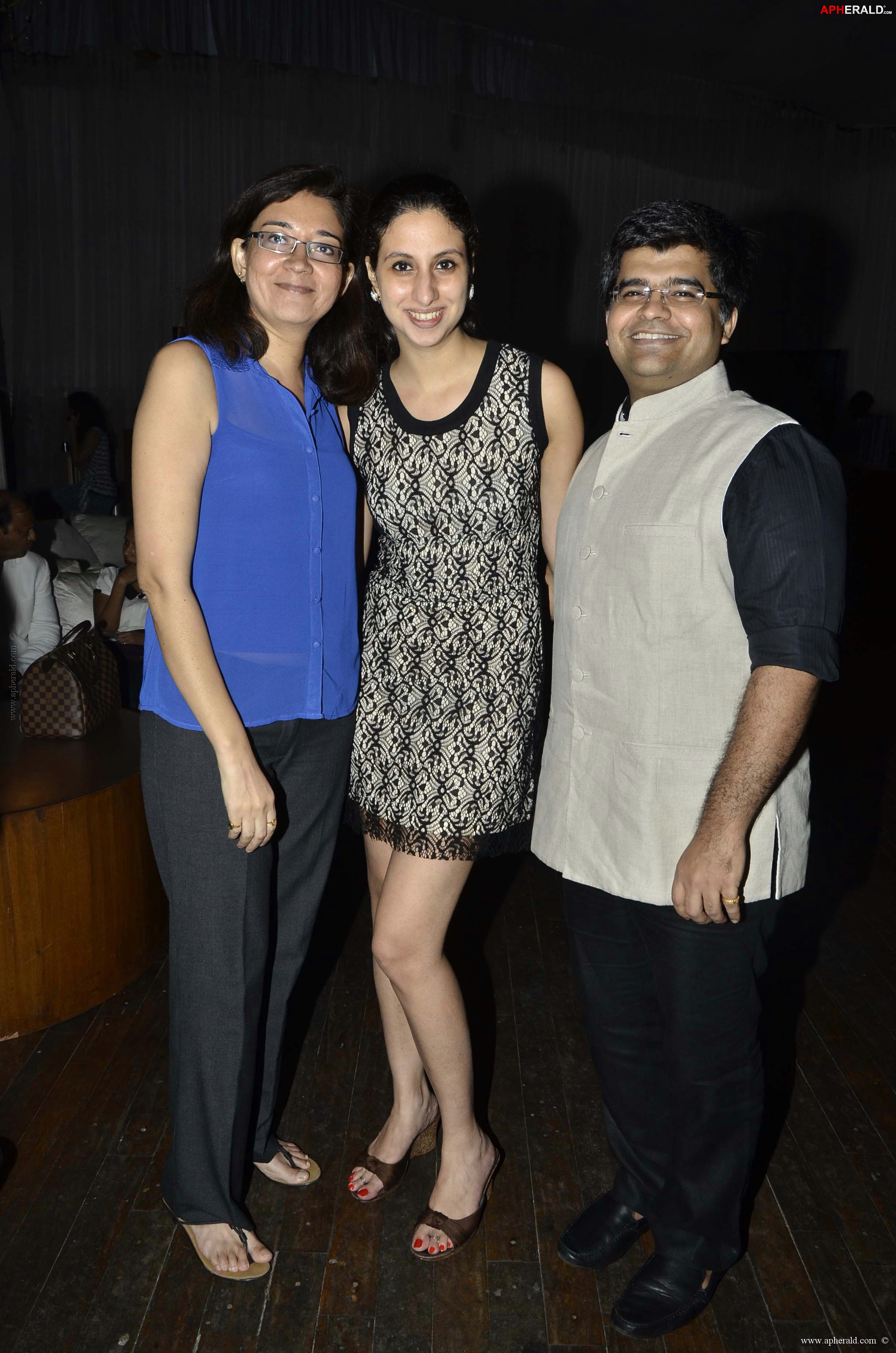 Kareena launches Filmfare makeover issue