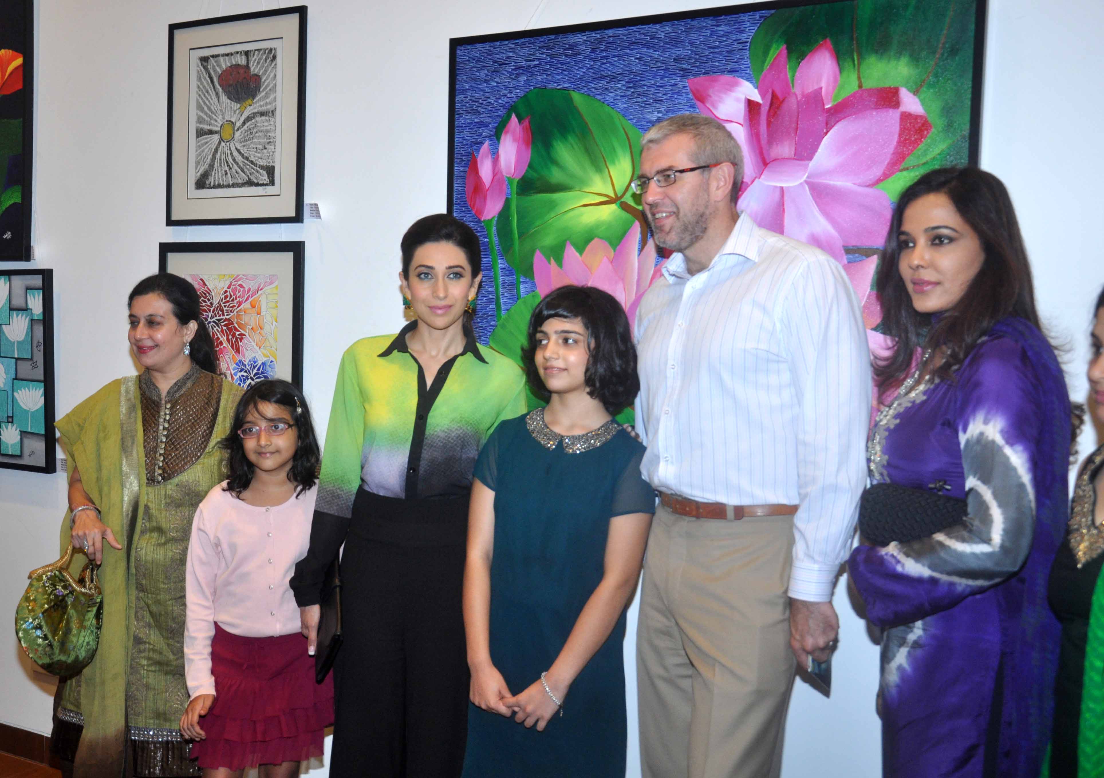 Karishma Kapoor At Bal Disha Exhibition Pics
