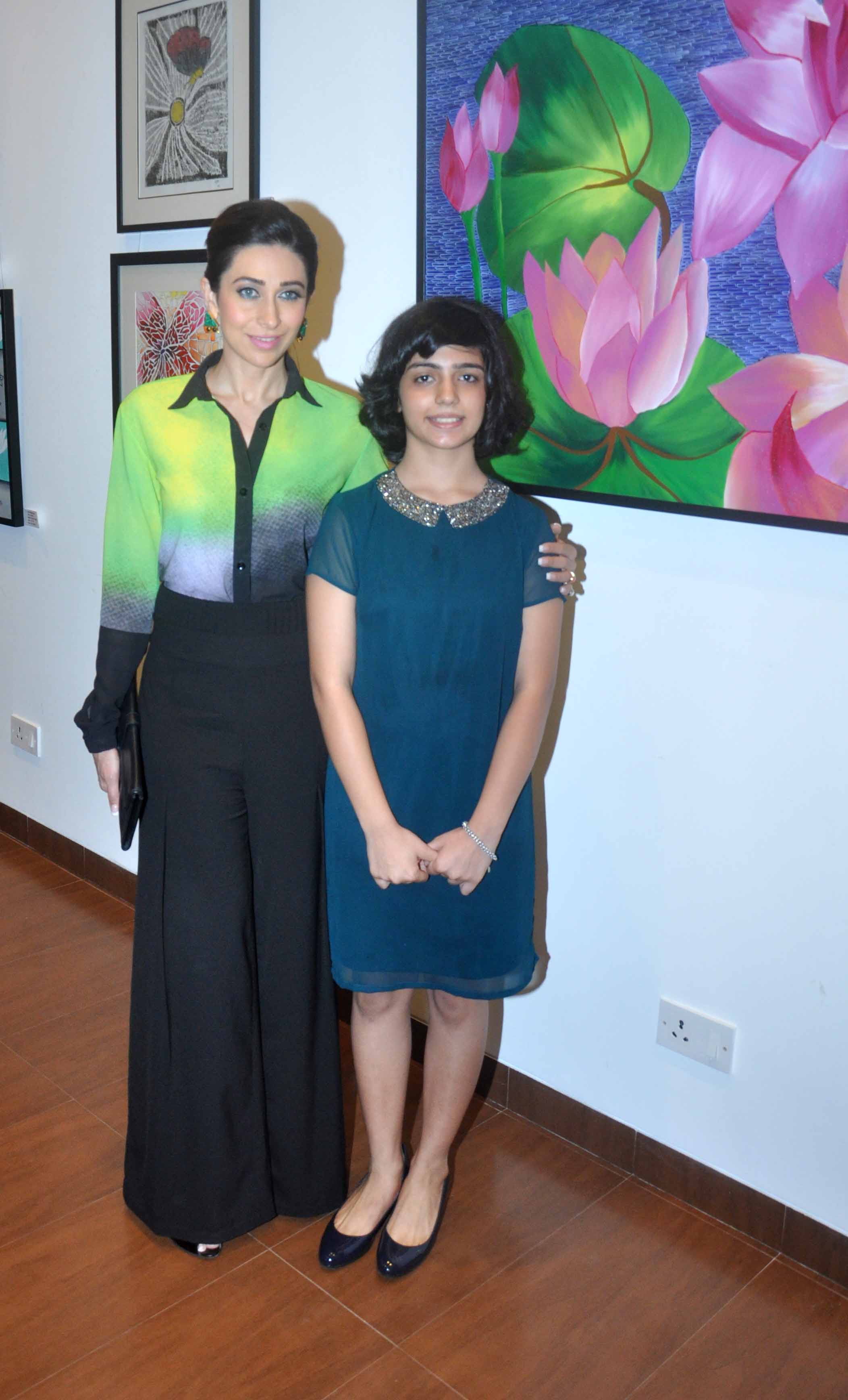 Karishma Kapoor At Bal Disha Exhibition Pics