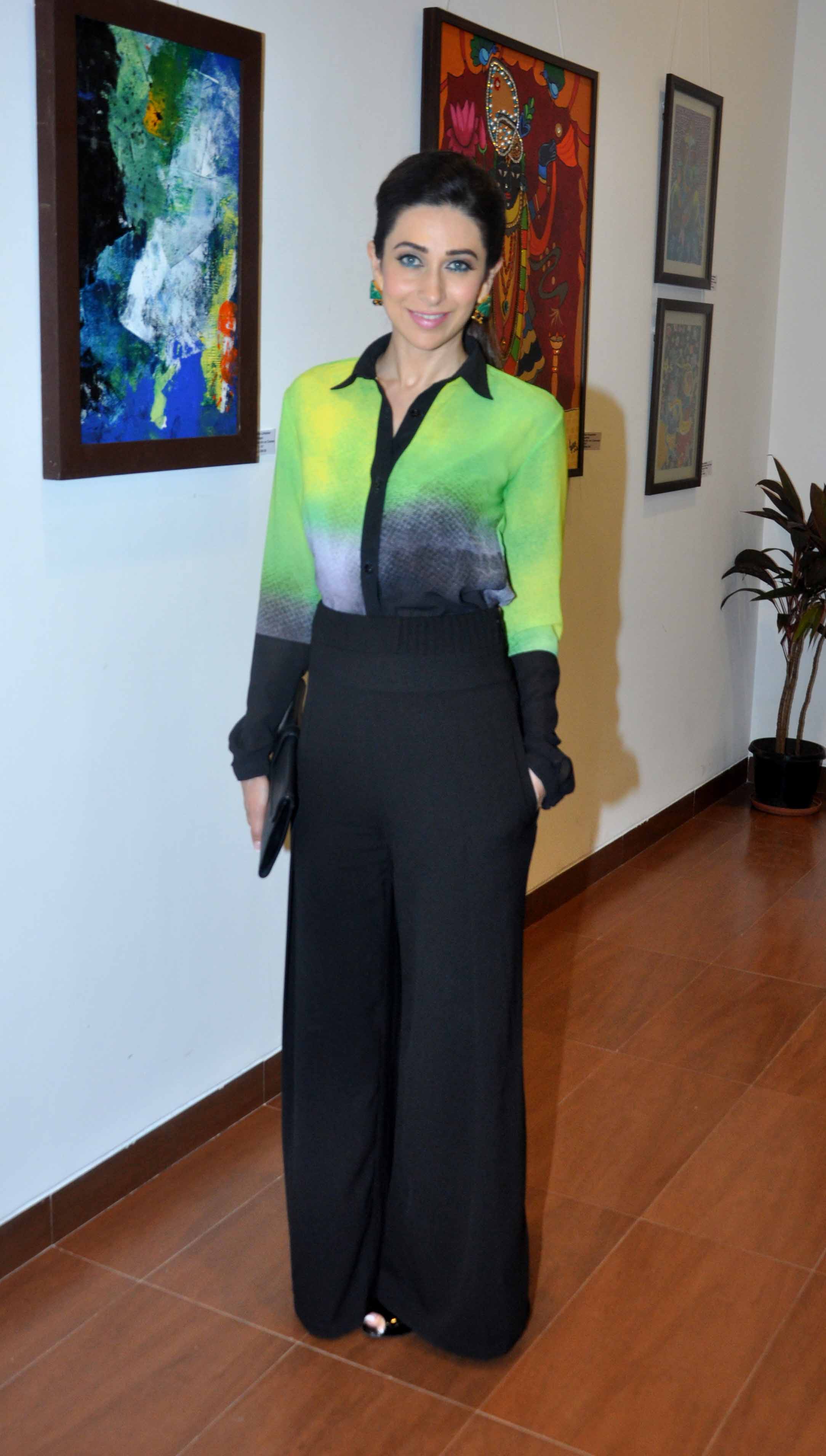 Karishma Kapoor At Bal Disha Exhibition Pics