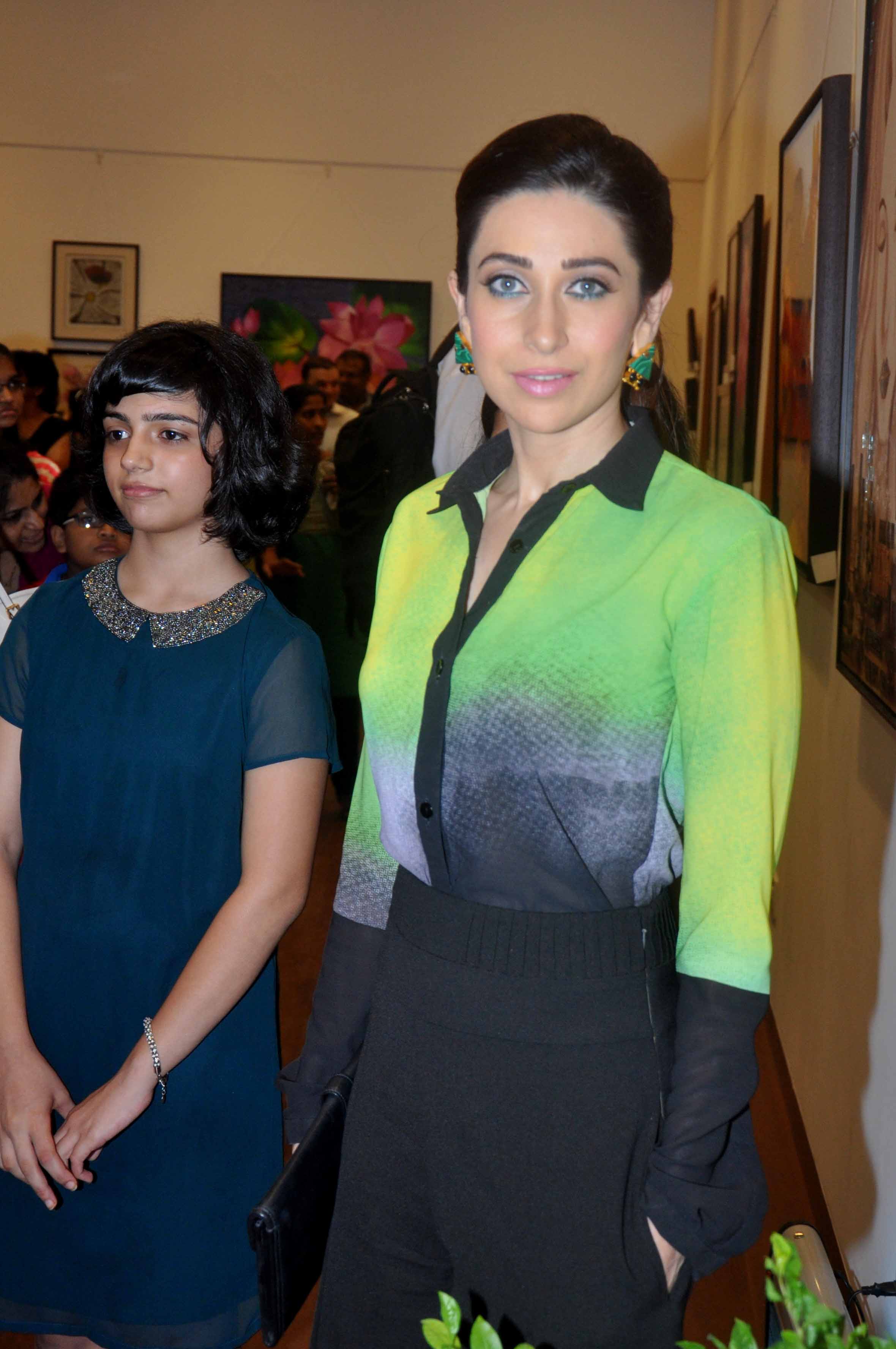 Karishma Kapoor At Bal Disha Exhibition Pics