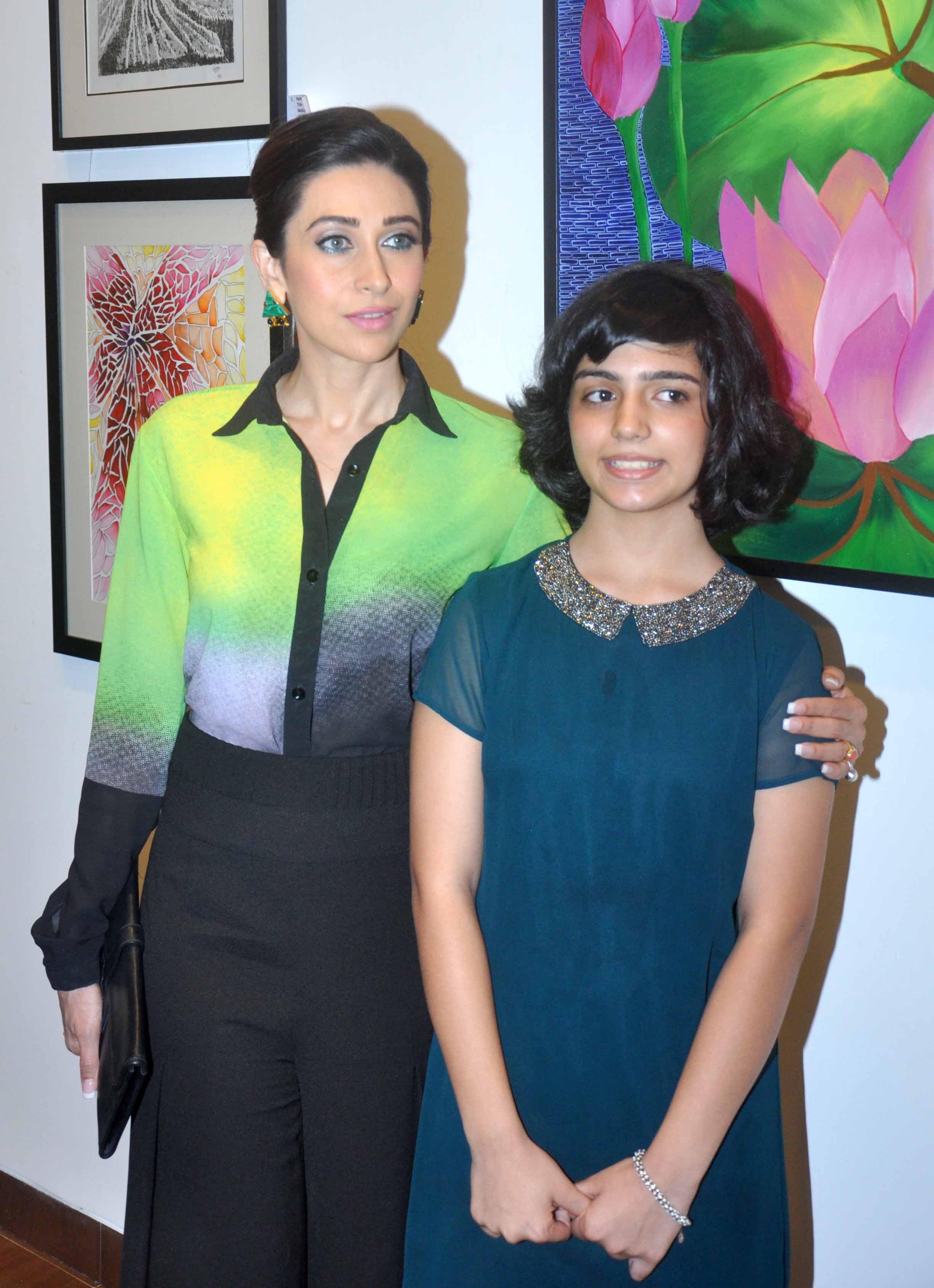 Karishma Kapoor At Bal Disha Exhibition Pics