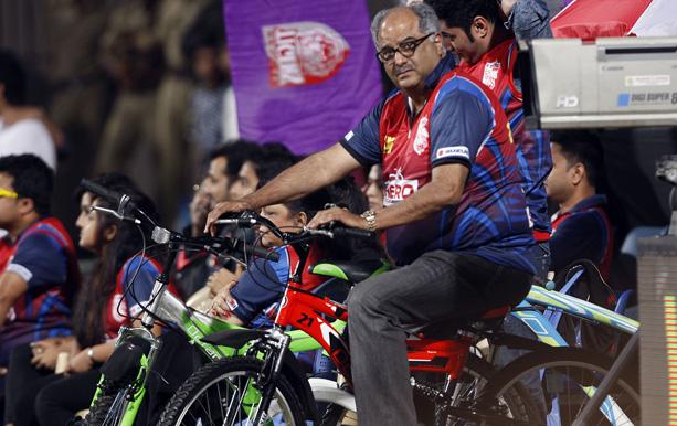 Karnataka Bulldozers Vs Bengal Tigers Match Photos