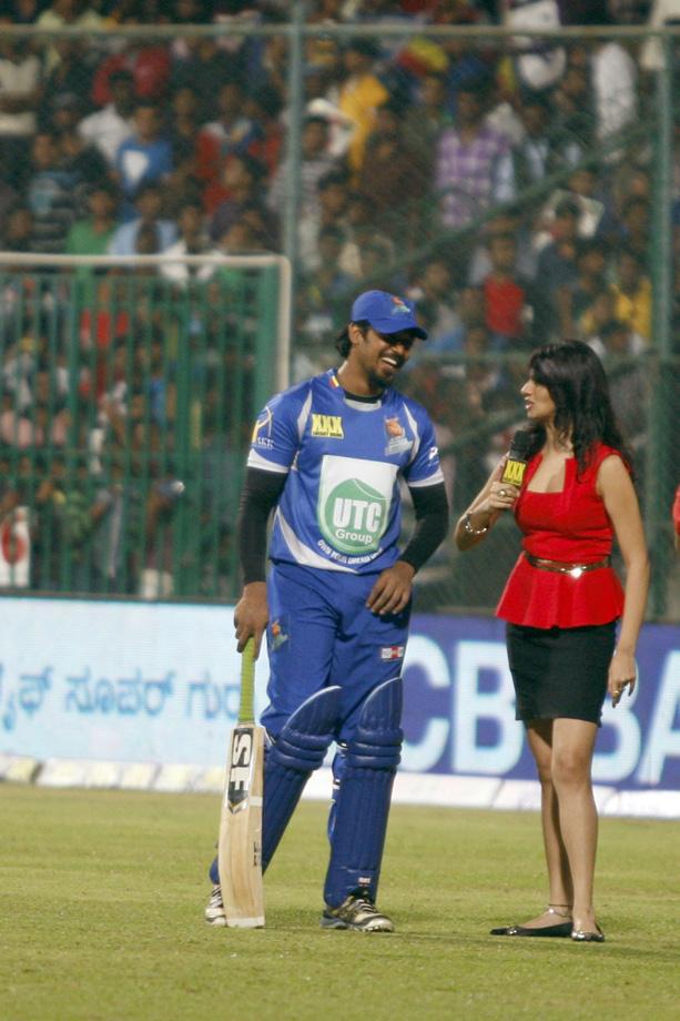 Karnataka Bulldozers Vs Bengal Tigers Match Photos
