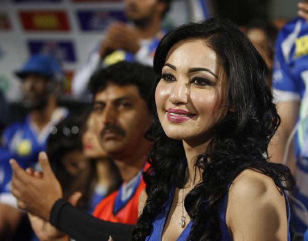 Karnataka Bulldozers Vs Bengal Tigers Match Photos