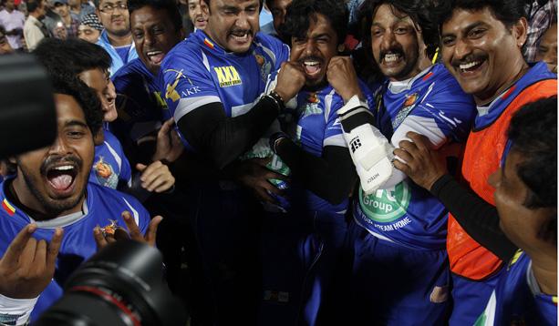 Karnataka Bulldozers Vs Bengal Tigers Match Photos