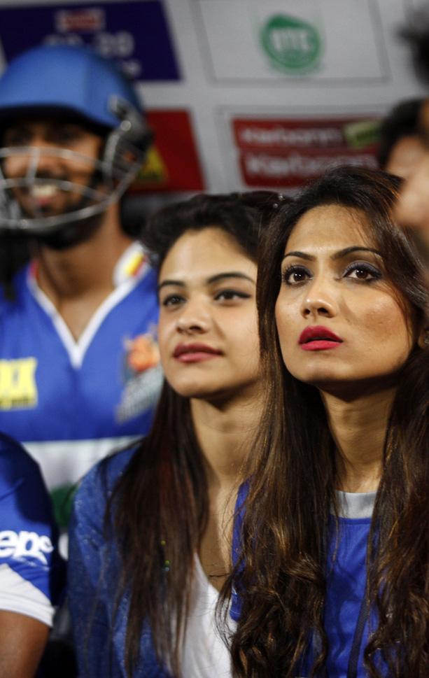 Karnataka Bulldozers Vs Bengal Tigers Match Photos